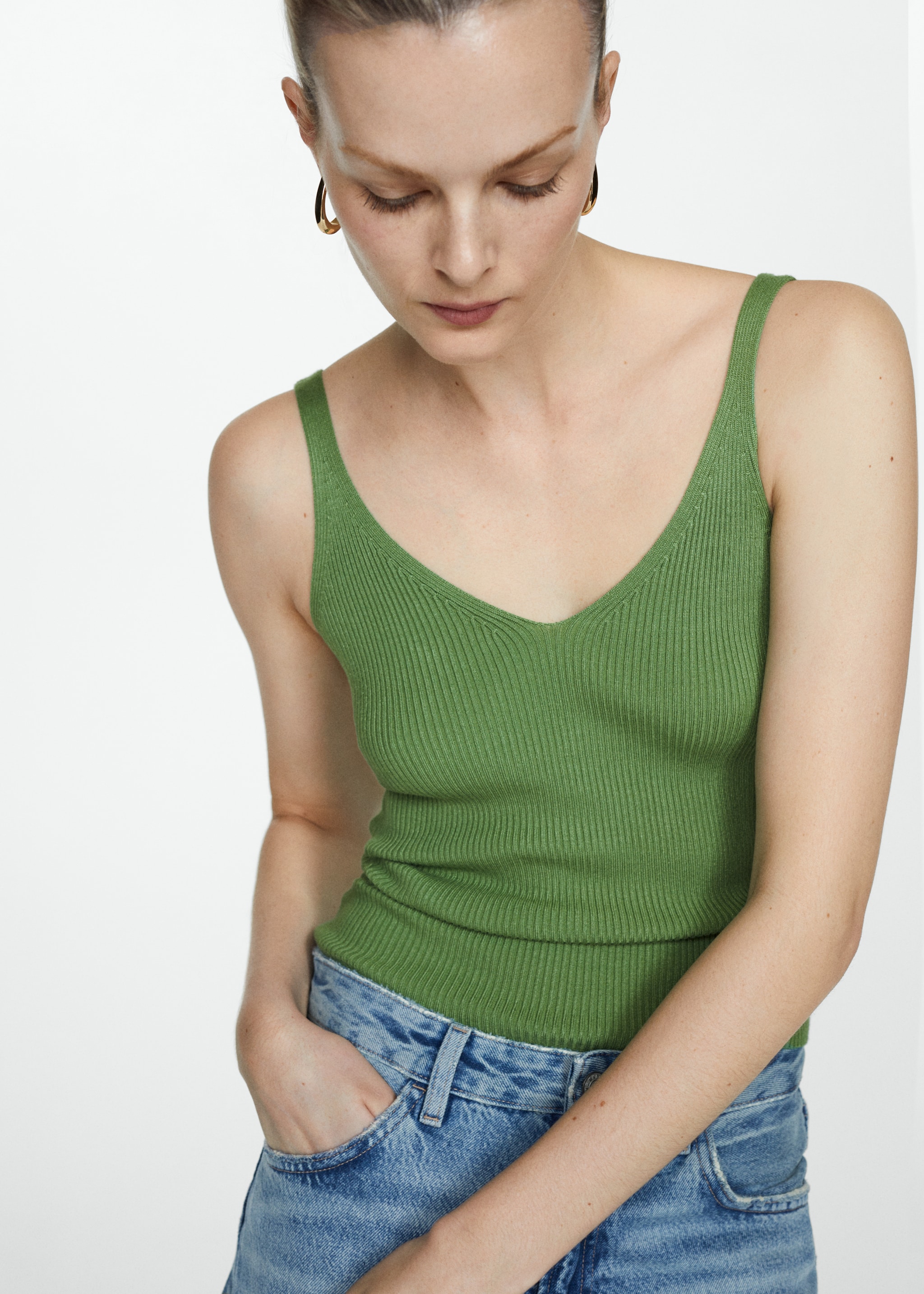 V-neck knitted top - Details of the article 1