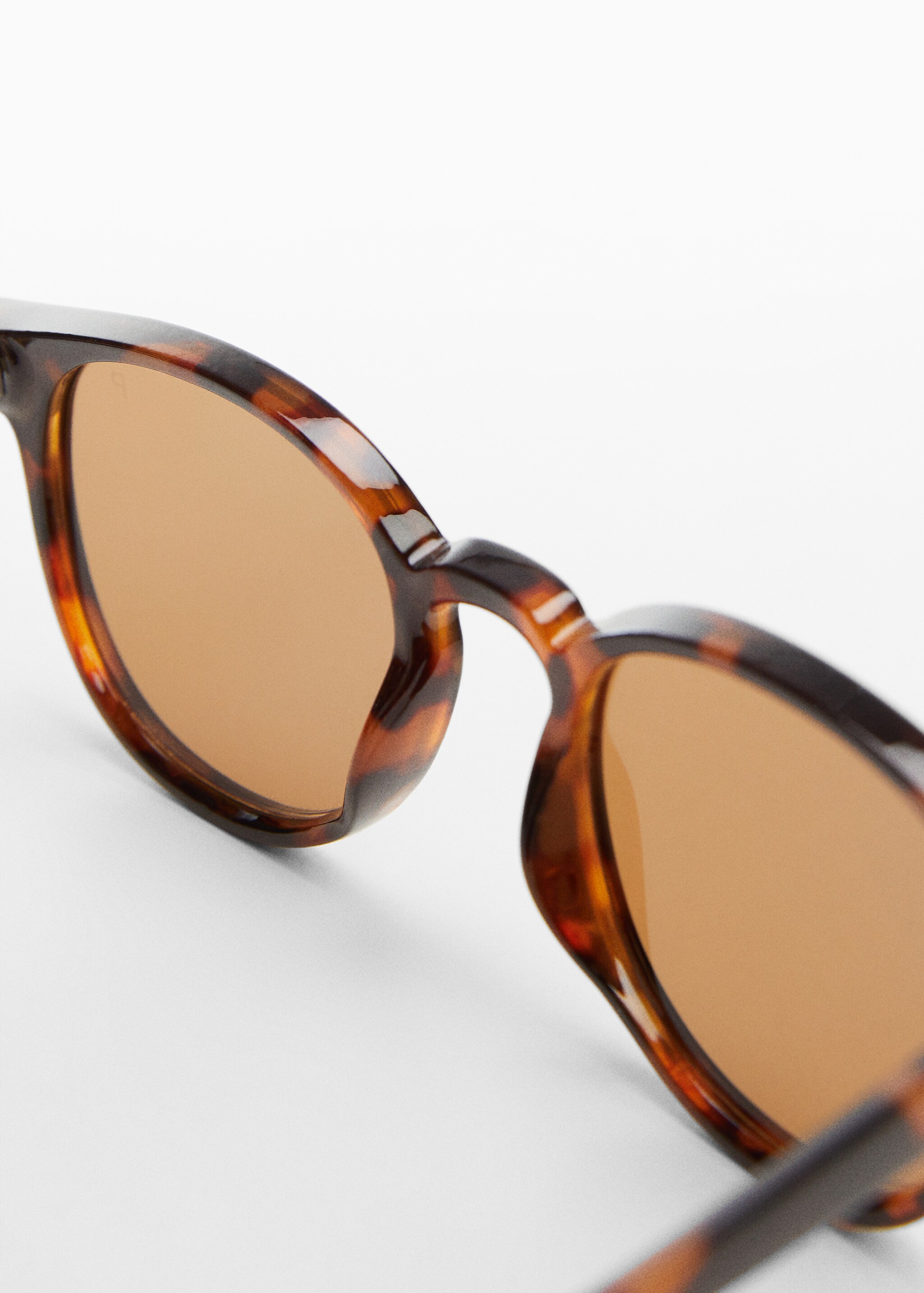Поляризованные солнцезащитные очки - Деталь изделия 1