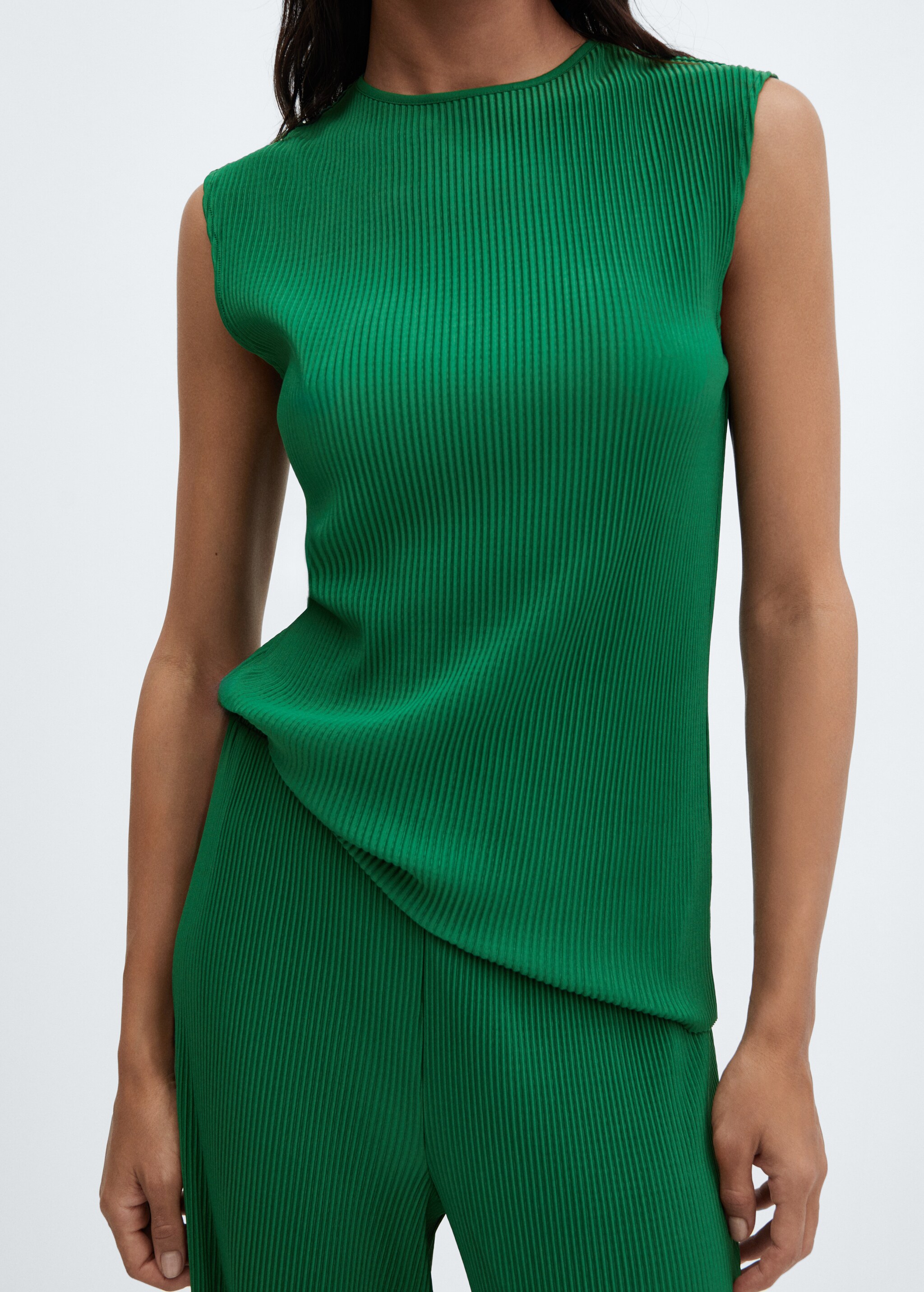 Sleeveless pleated top - Details of the article 6