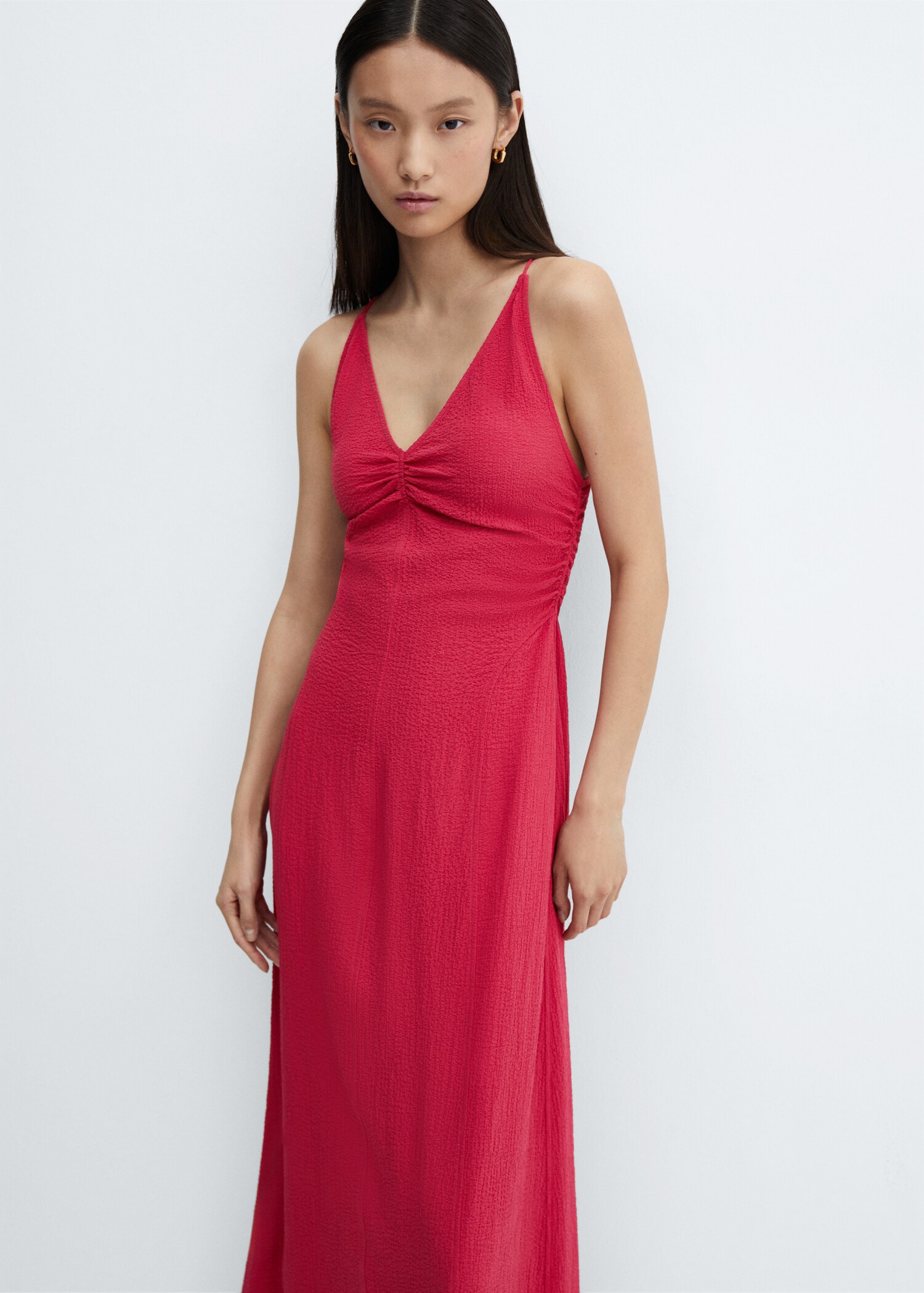 Textured dress with opening - Medium plane