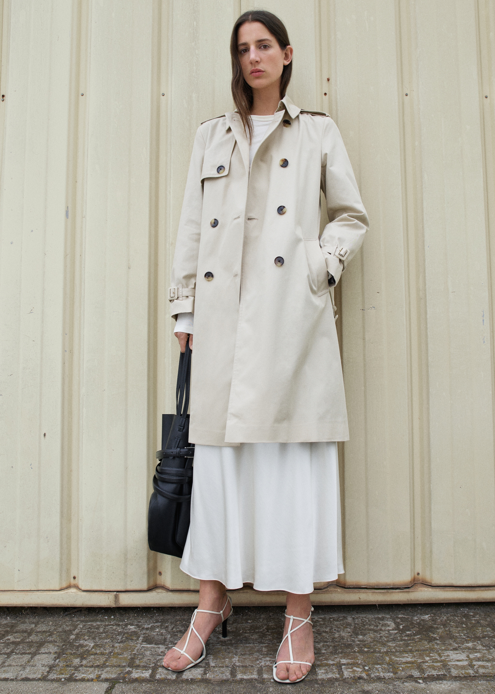 Classic trench coat with belt - Details of the article 7