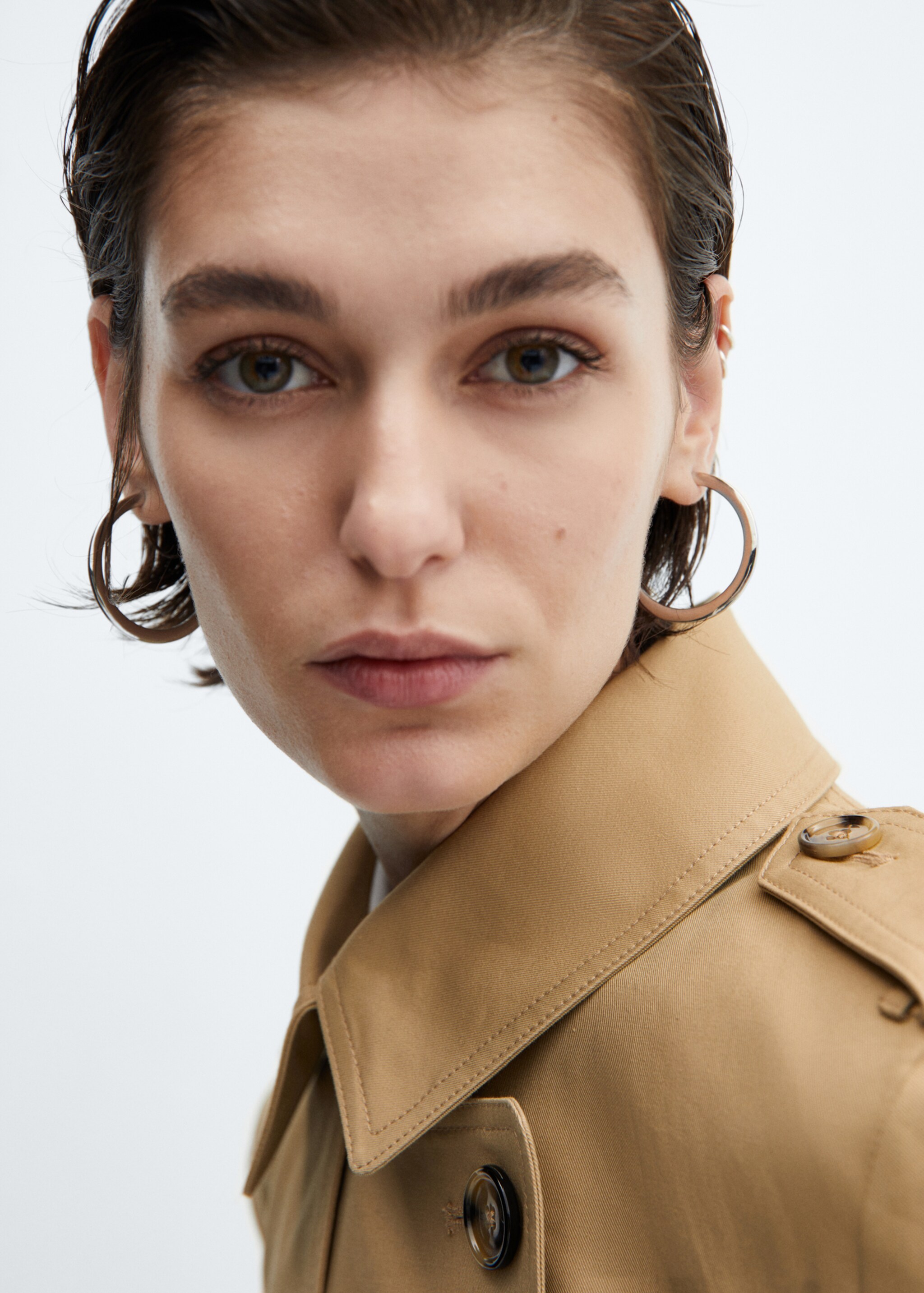 Classic trench coat with belt - Details of the article 1