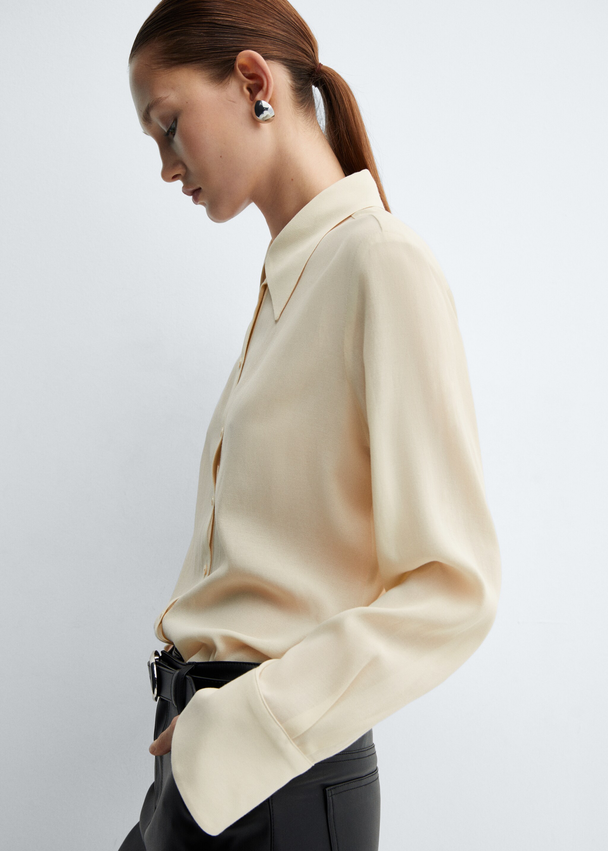 Buttoned flowy shirt - Details of the article 2