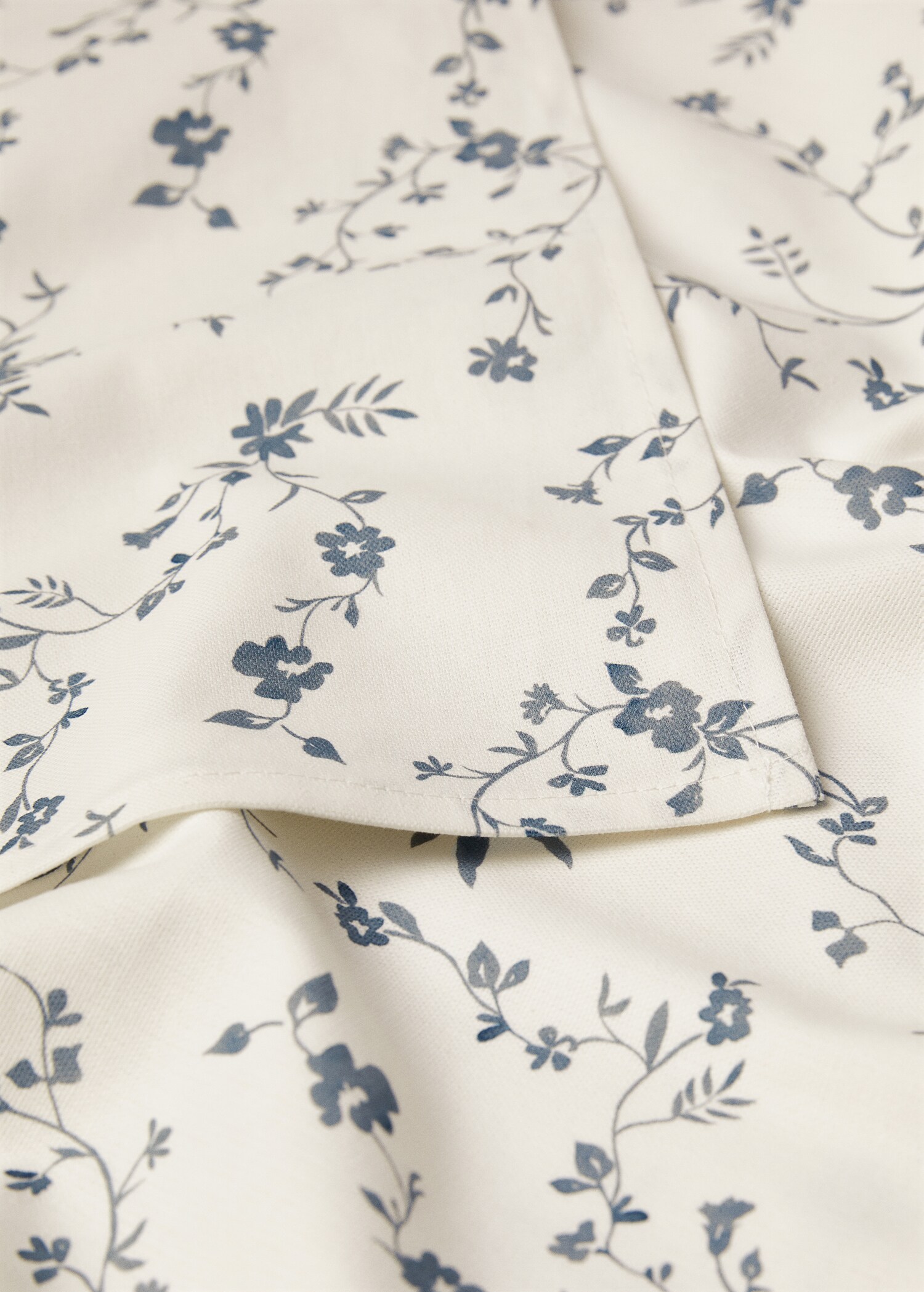 Floral-print cotton tablecloth 170x170cm - Details of the article 1