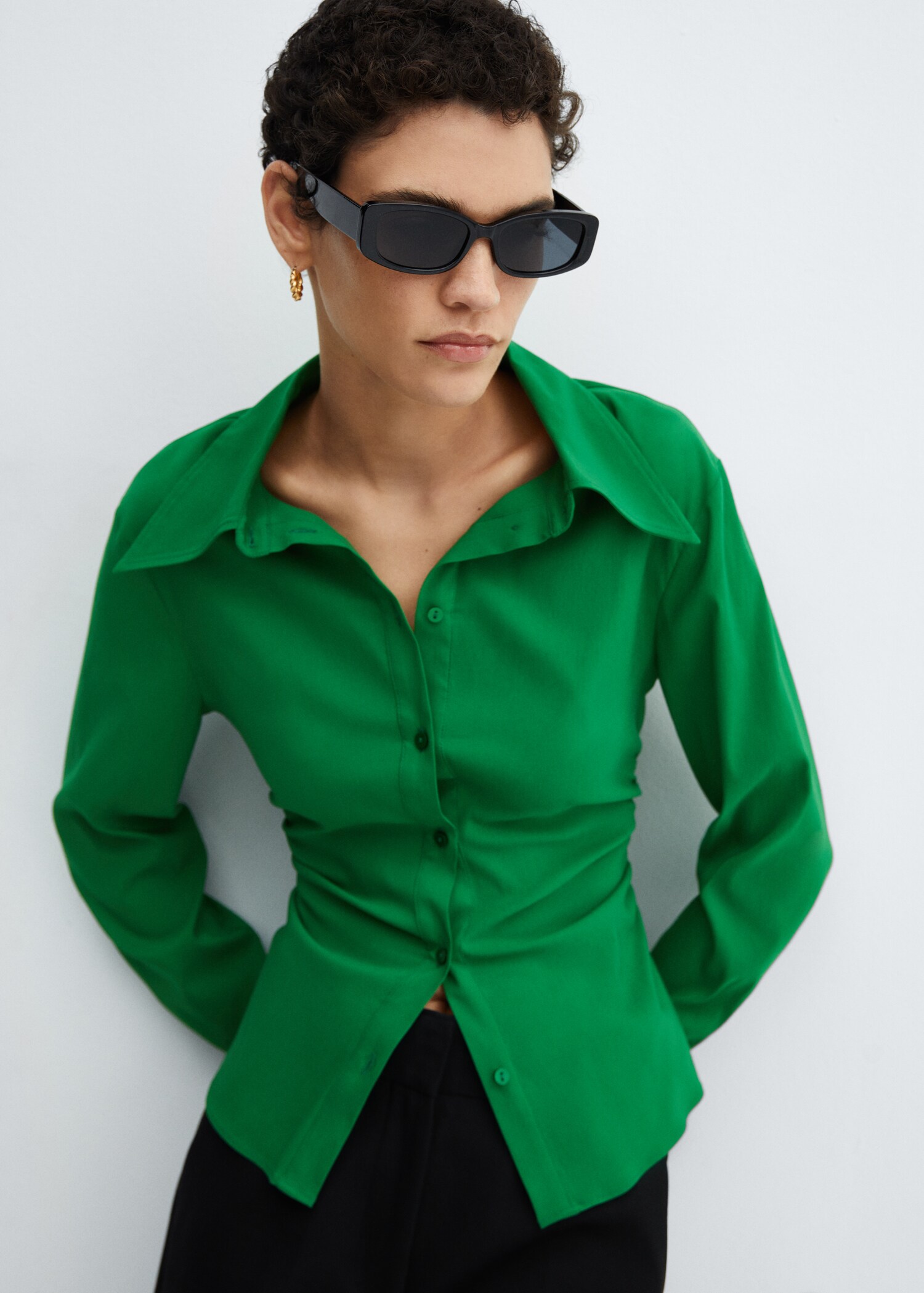 Chemise détail froncé - Plan moyen