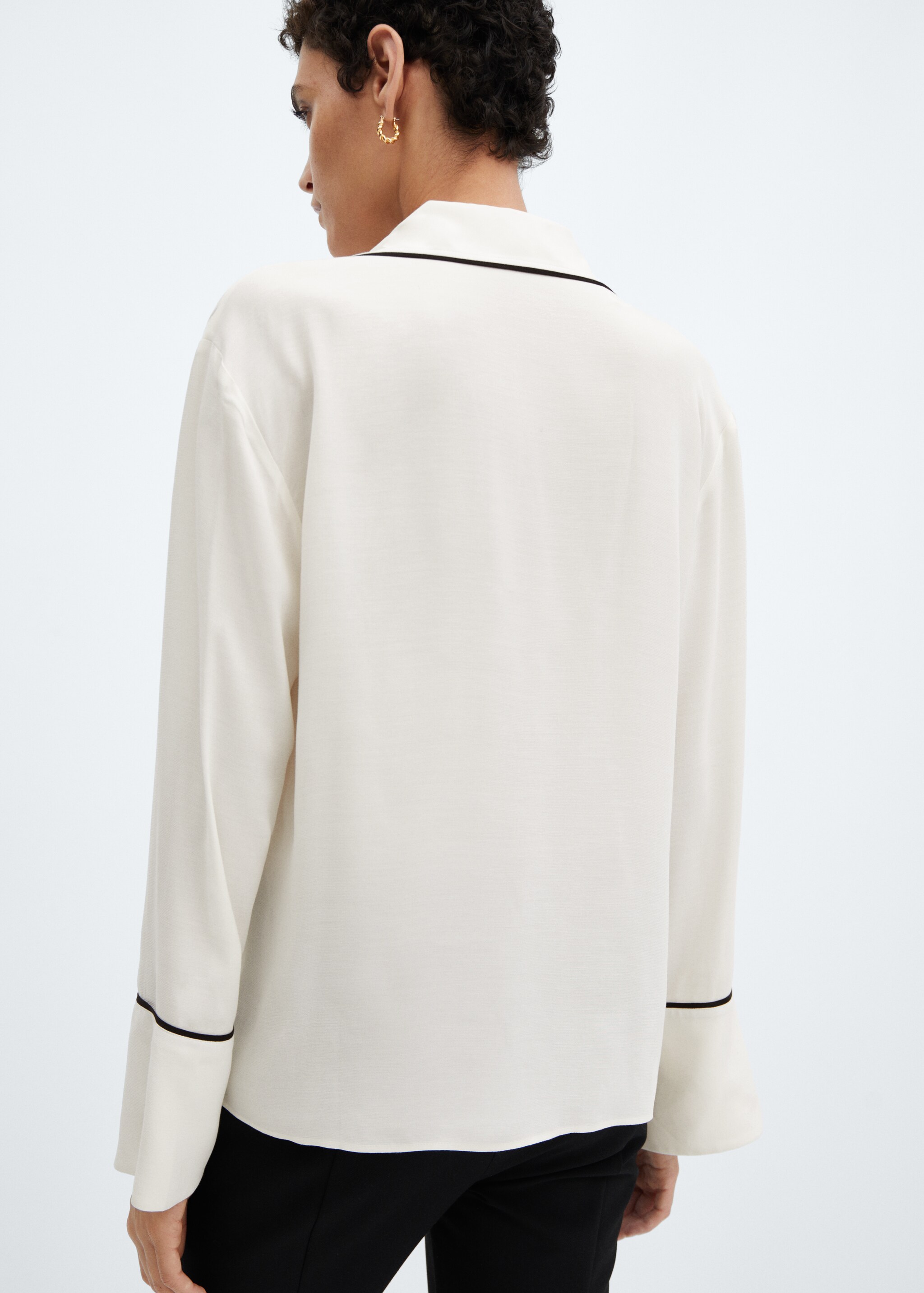 Contrast trim shirt - Reverse of the article