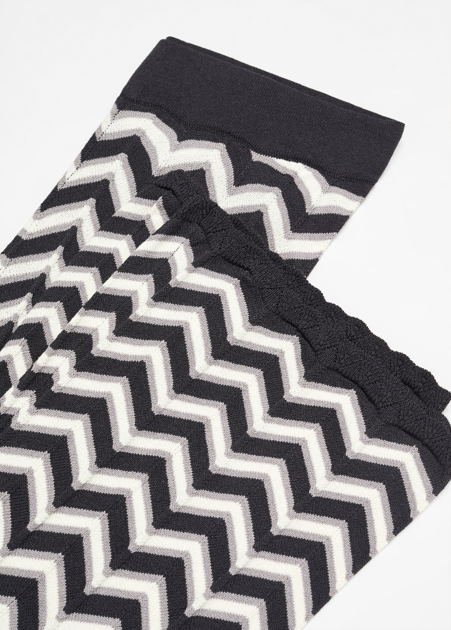 Printed trousers - Details of the article 8