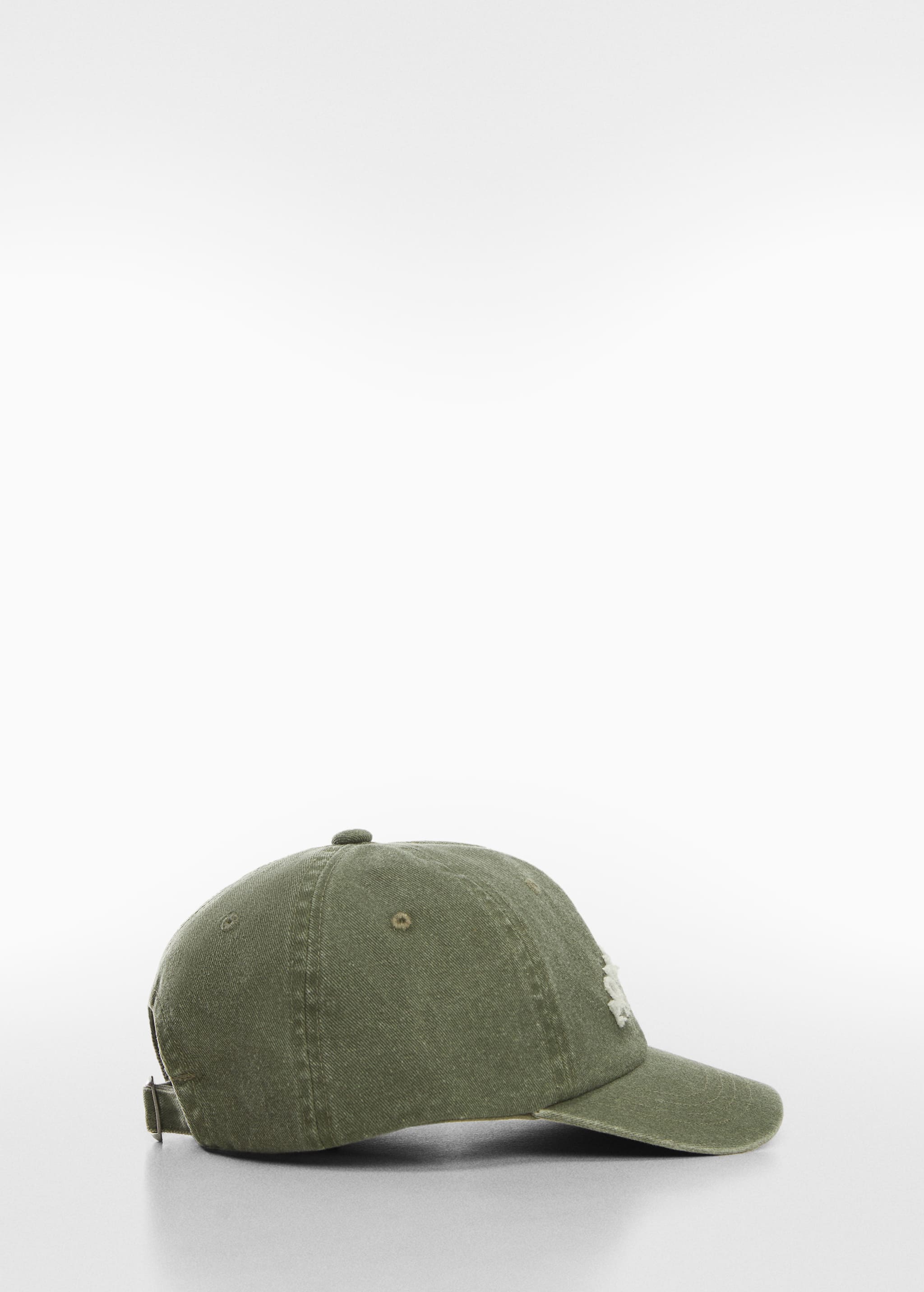 Cap with embroidered letter  - Article without model