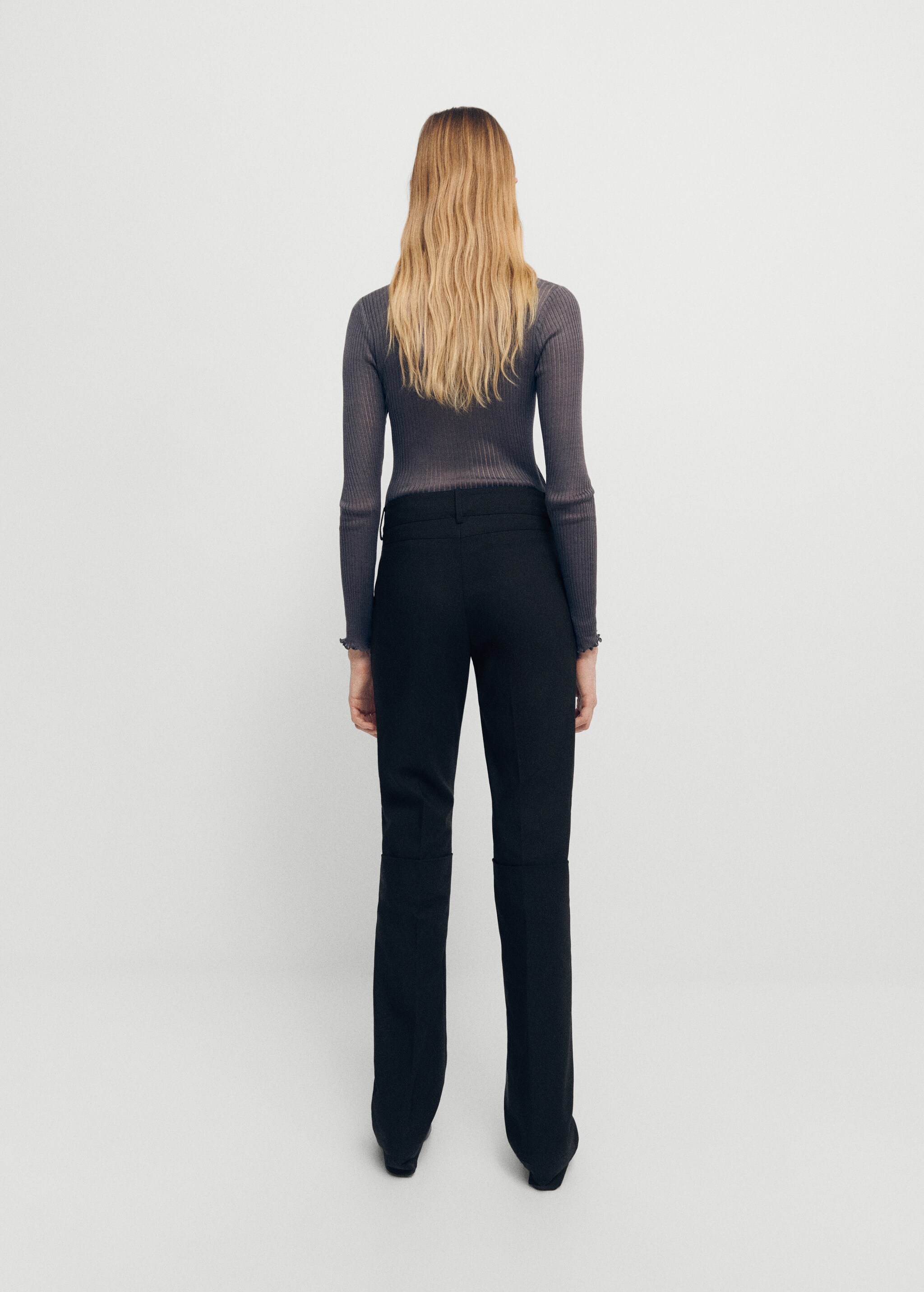 Straight pleated trousers - Reverse of the article