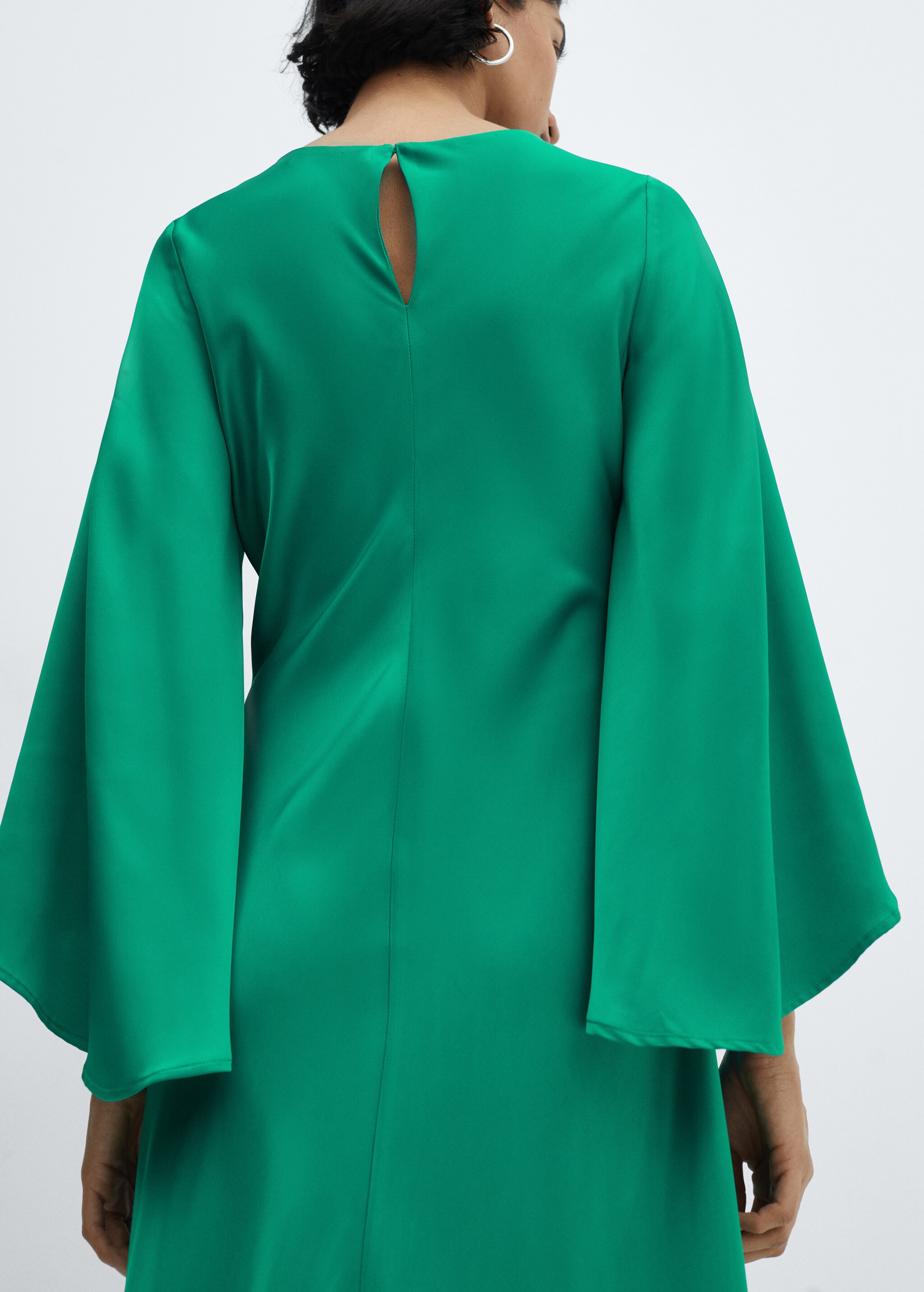 Flared-sleeve satin dress - Reverse of the article