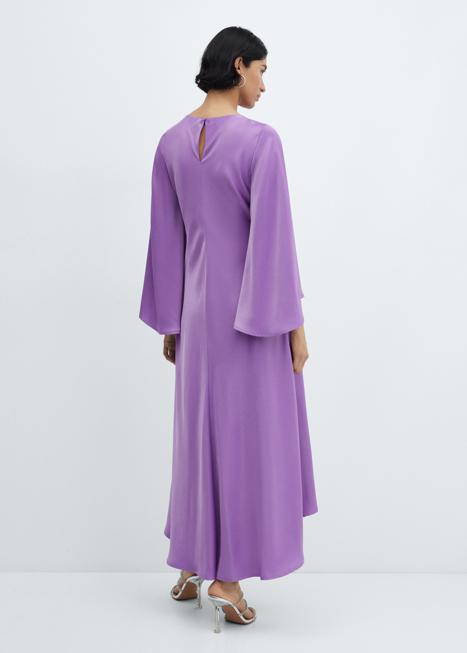 Robe satinée manches cloche - Verso de l’article