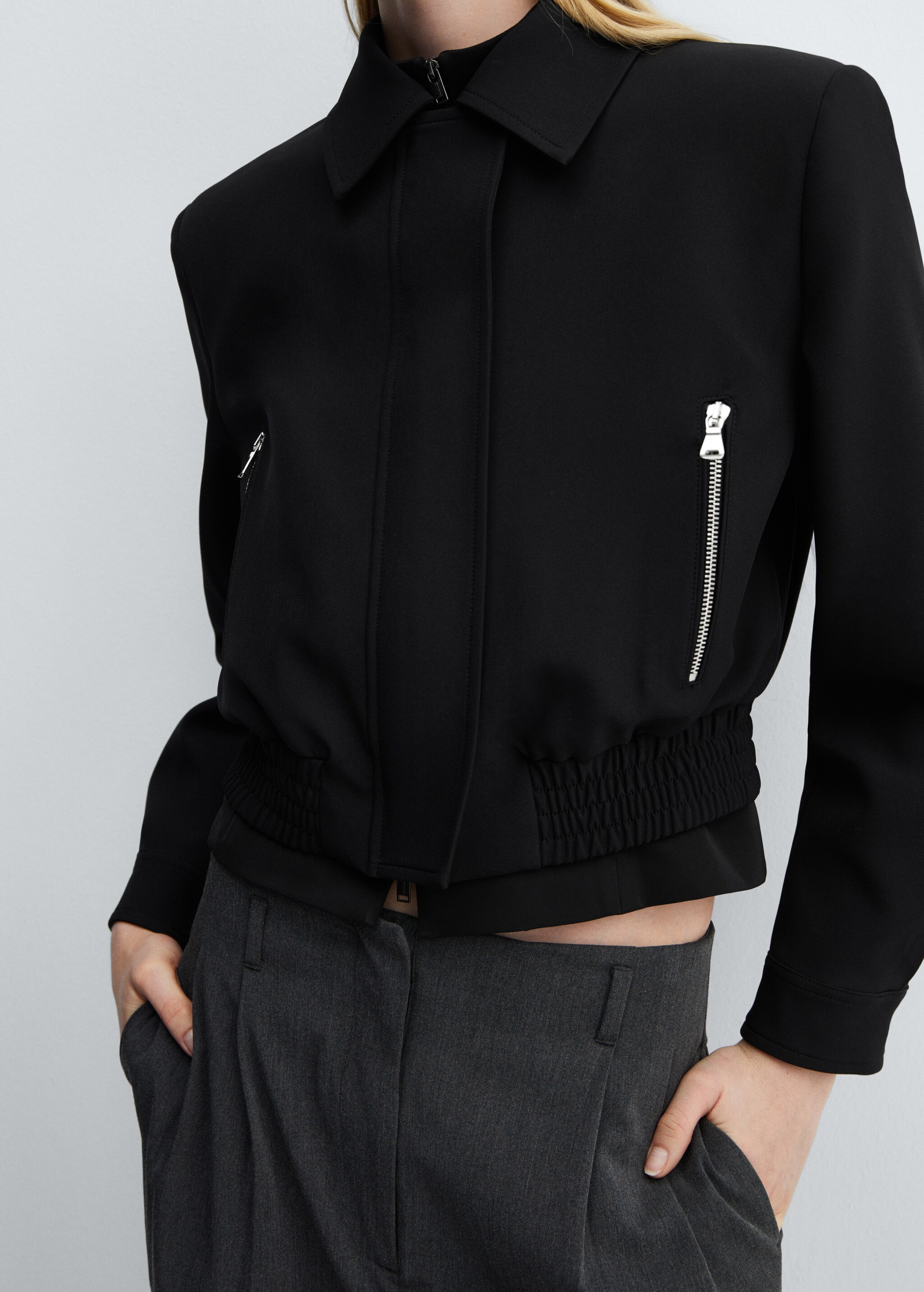 Cropped jacket with shoulder pads - Details of the article 6