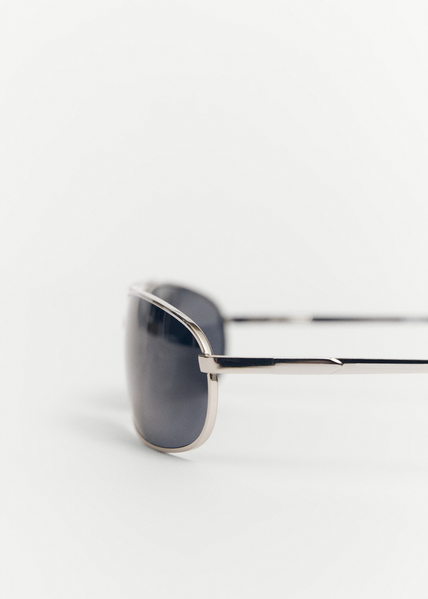 Metallic frame sunglasses - Details of the article 1