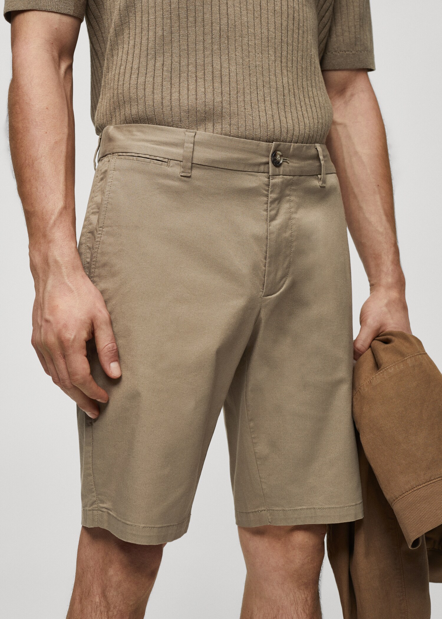 Slim-fit chino cotton bermuda shorts - Details of the article 1