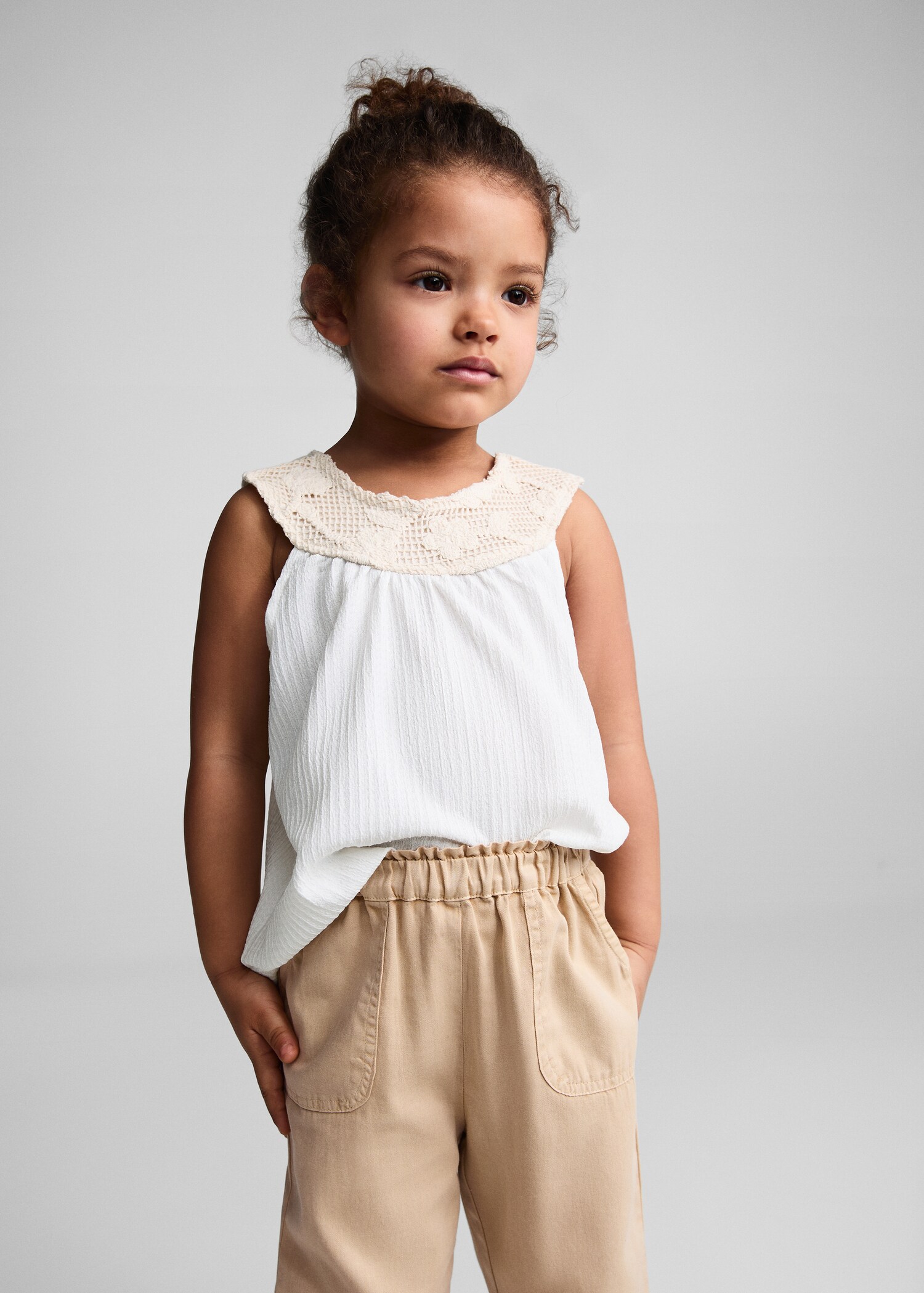 Pantalon poches teinture naturelle - Plan moyen