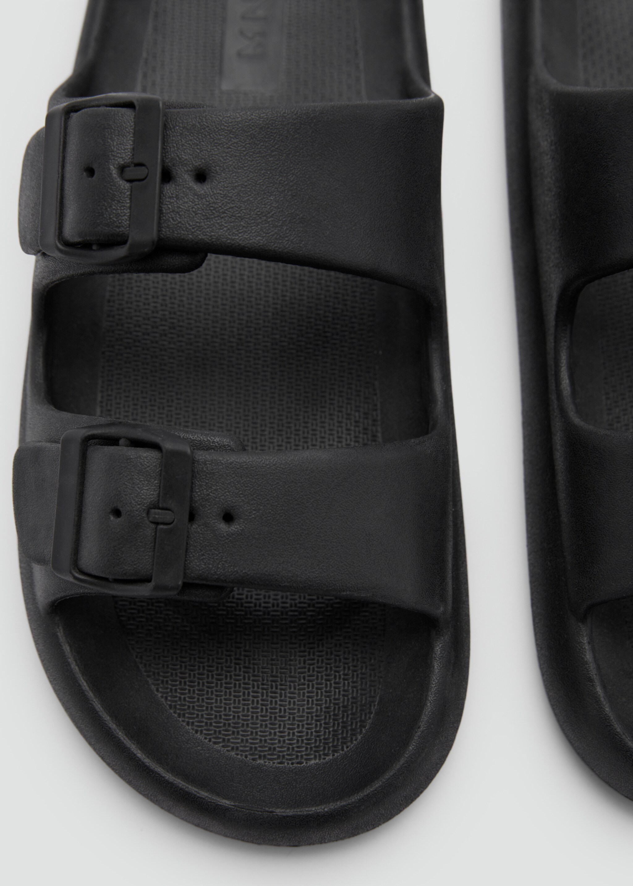 Double-buckle rubber sandals - Details of the article 2