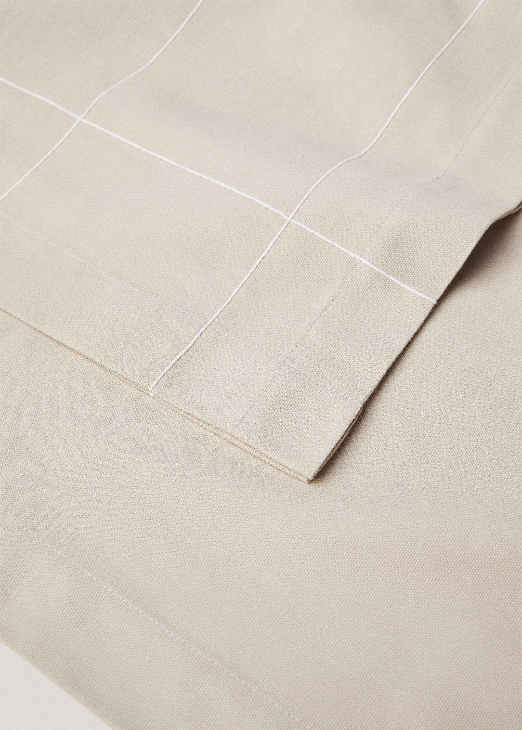 Cotton quilt with embroidered lines - Details of the article 1