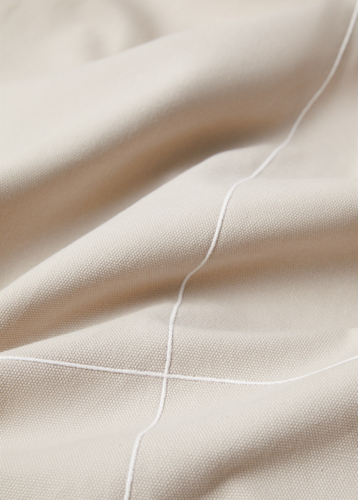 Cotton quilt with embroidered lines - Details of the article 2