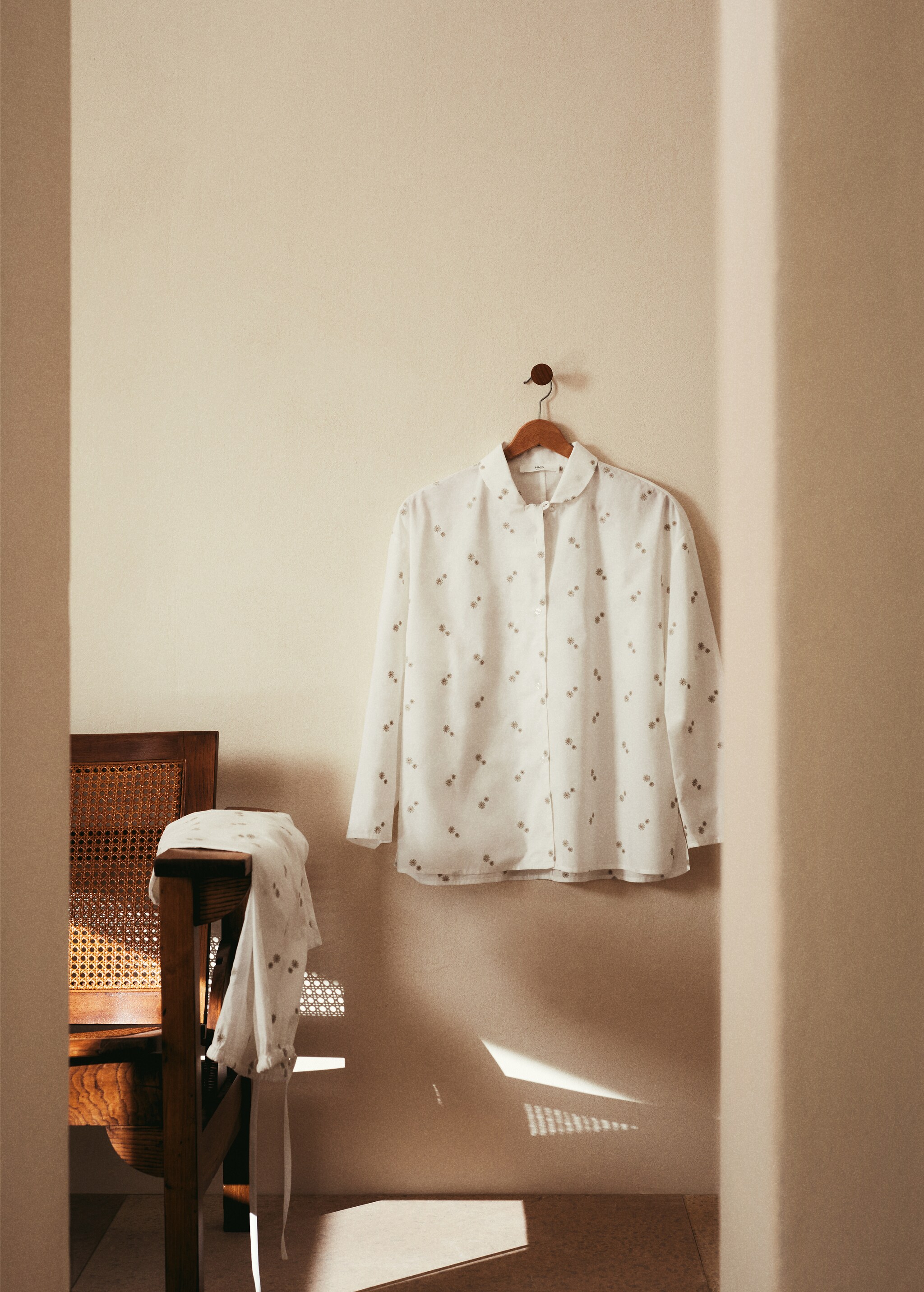 Пижамная рубашка из хлопка с цветочной вышивкой - Деталь изделия 6