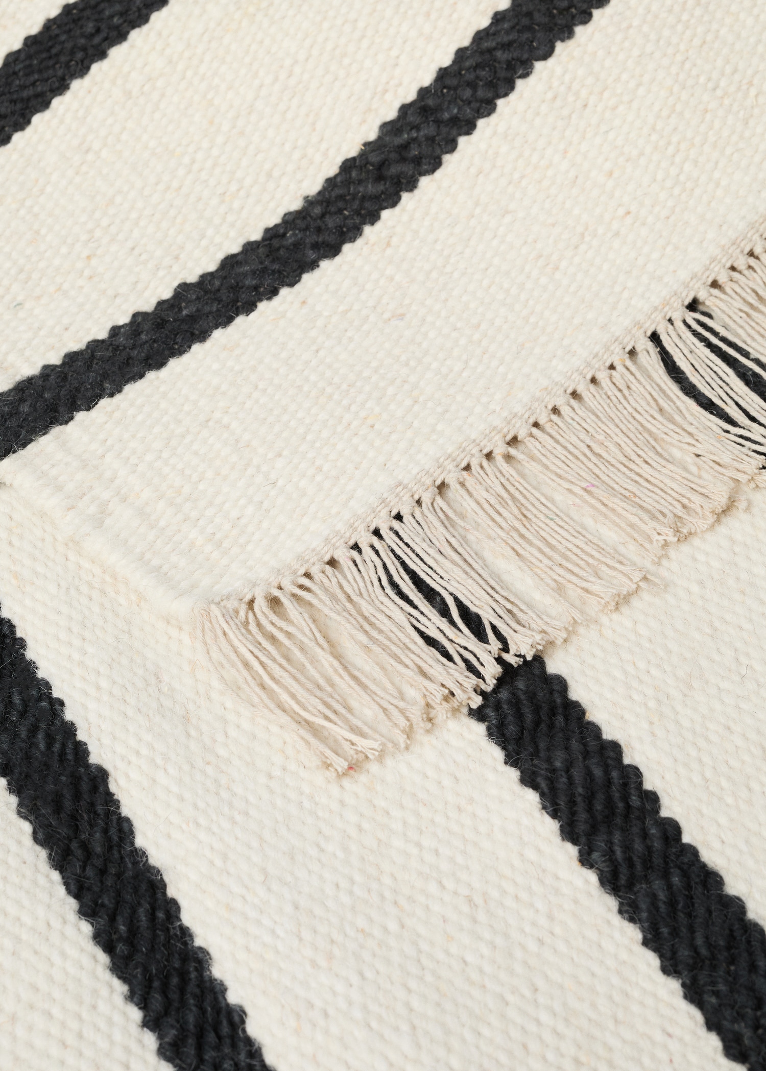 100% wool striped fringed rug - Details of the article 1
