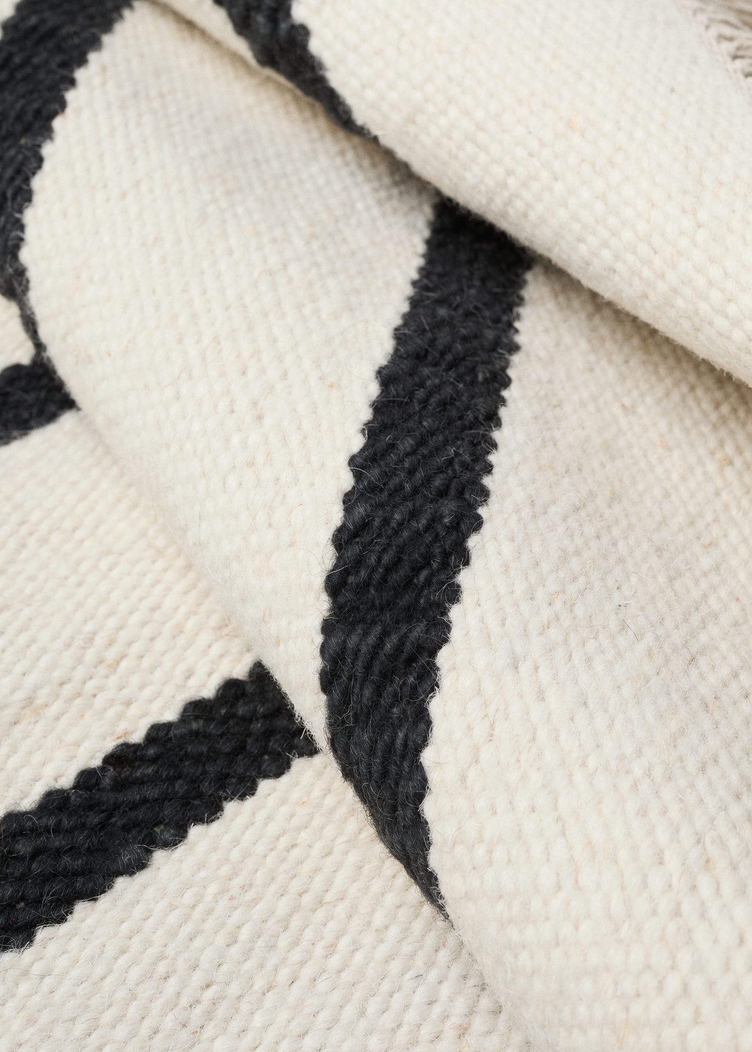 100% wool striped fringed rug - Details of the article 2