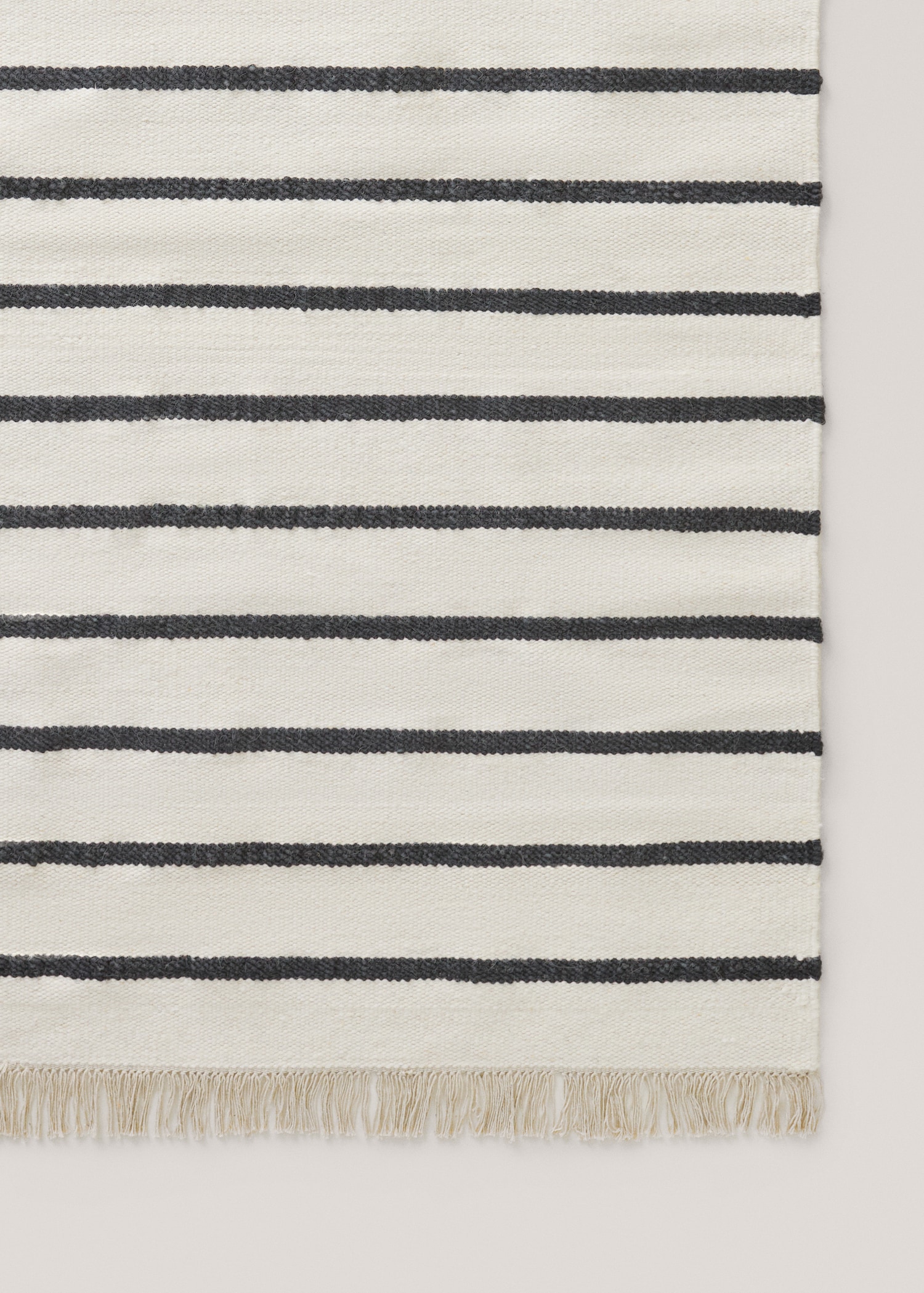100% wool striped fringed rug - Details of the article 3