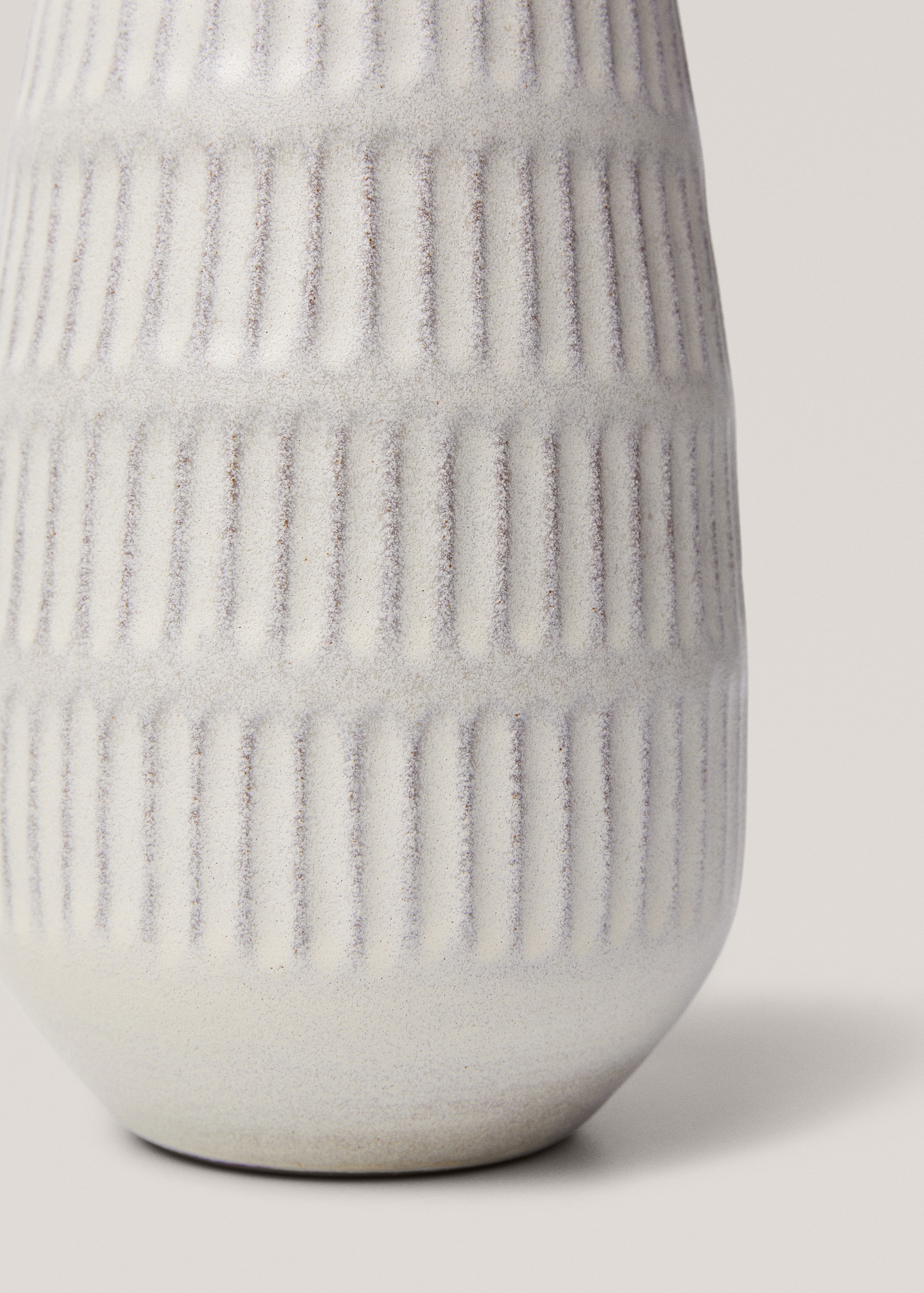 Terracotta vase with relief - Details of the article 2