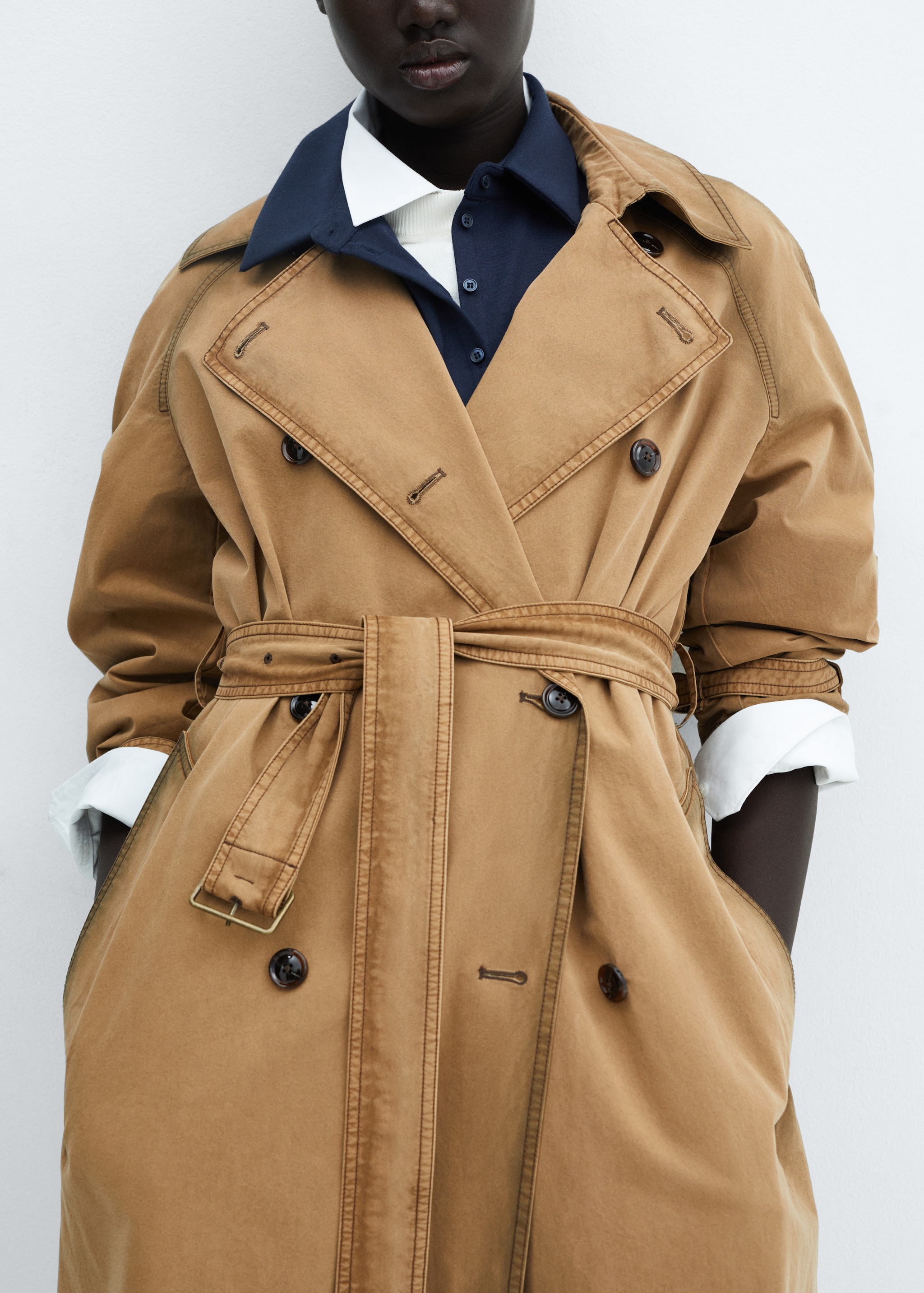 Trench worn effect - Details of the article 6