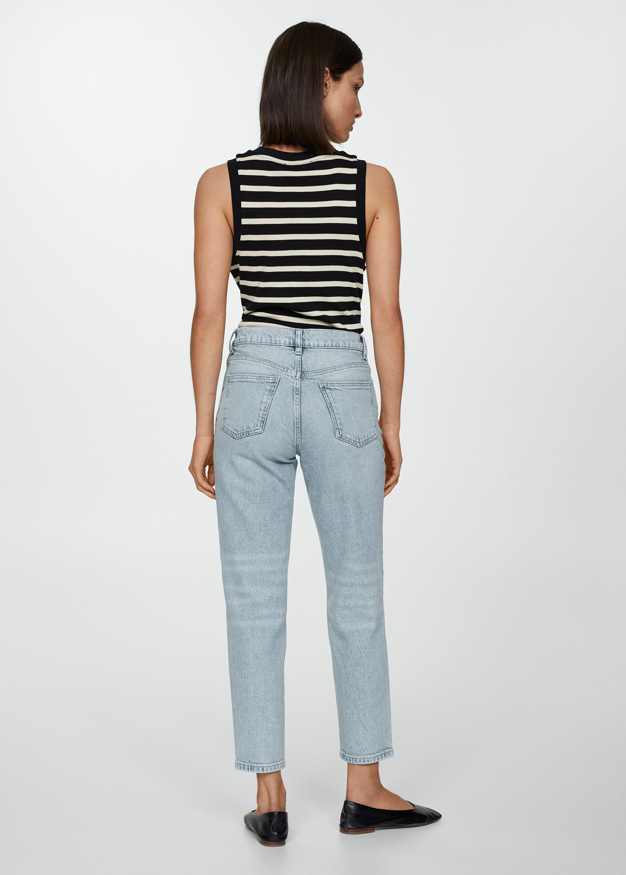 Комфортные джинсы mom с завышенной талией - Обратная сторона изделия