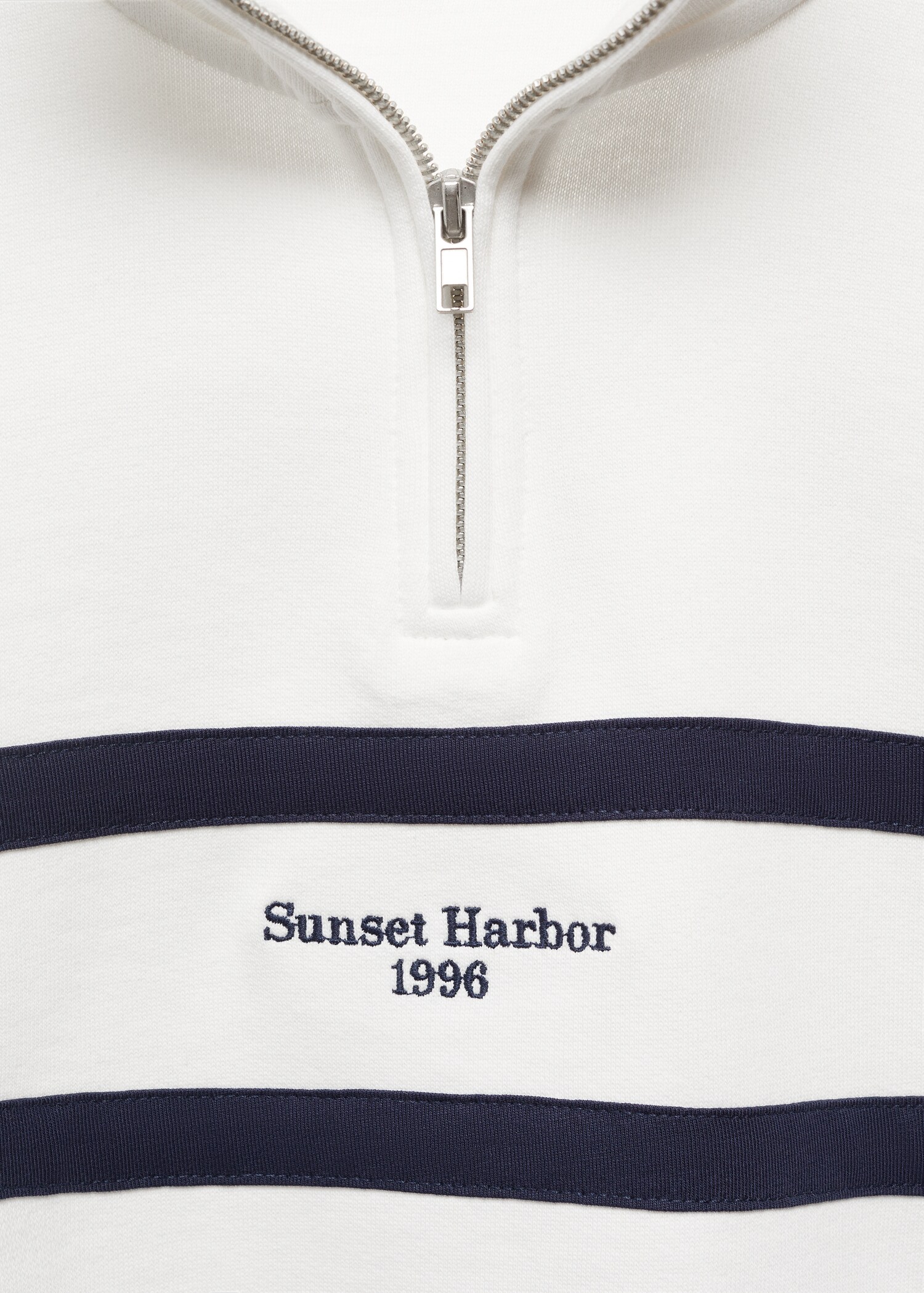 Turtleneck sweatshirt with zip - Details of the article 8