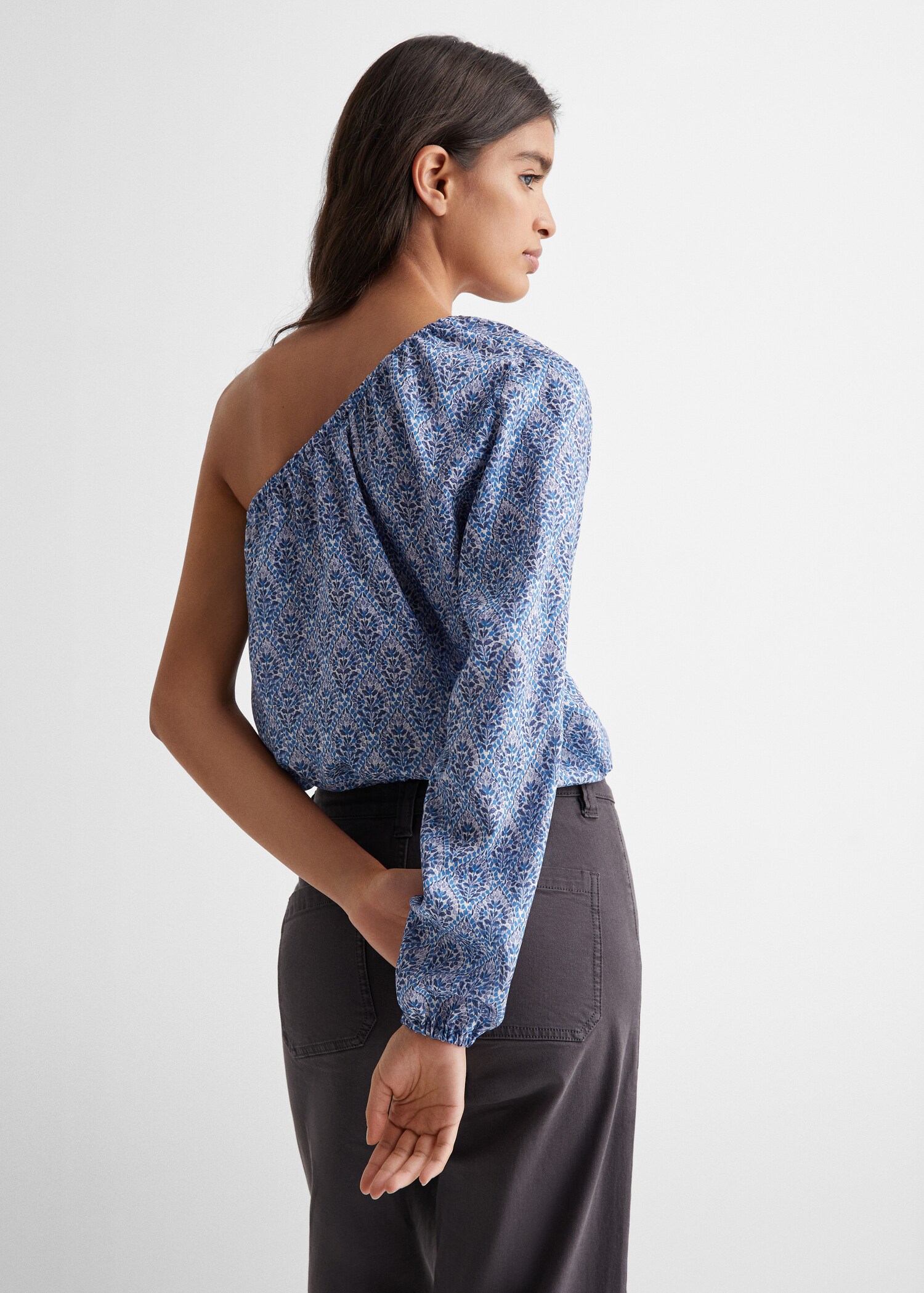 Blusa asimétrica estampada - Reverso del artículo