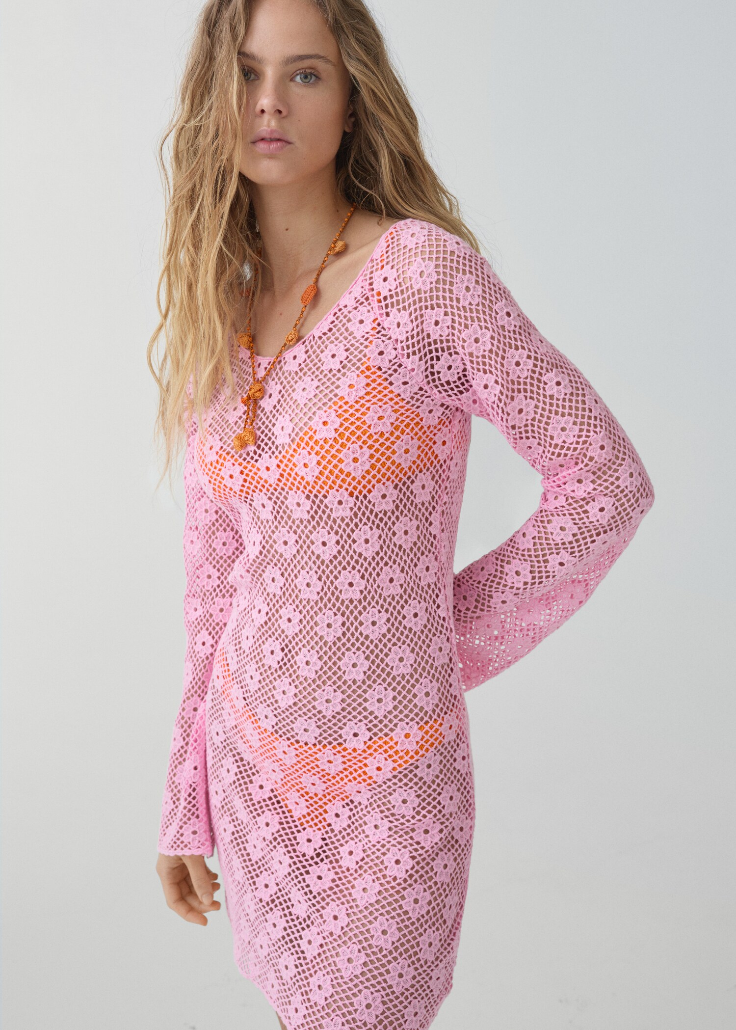 Robe crochet fleurs - Plan moyen