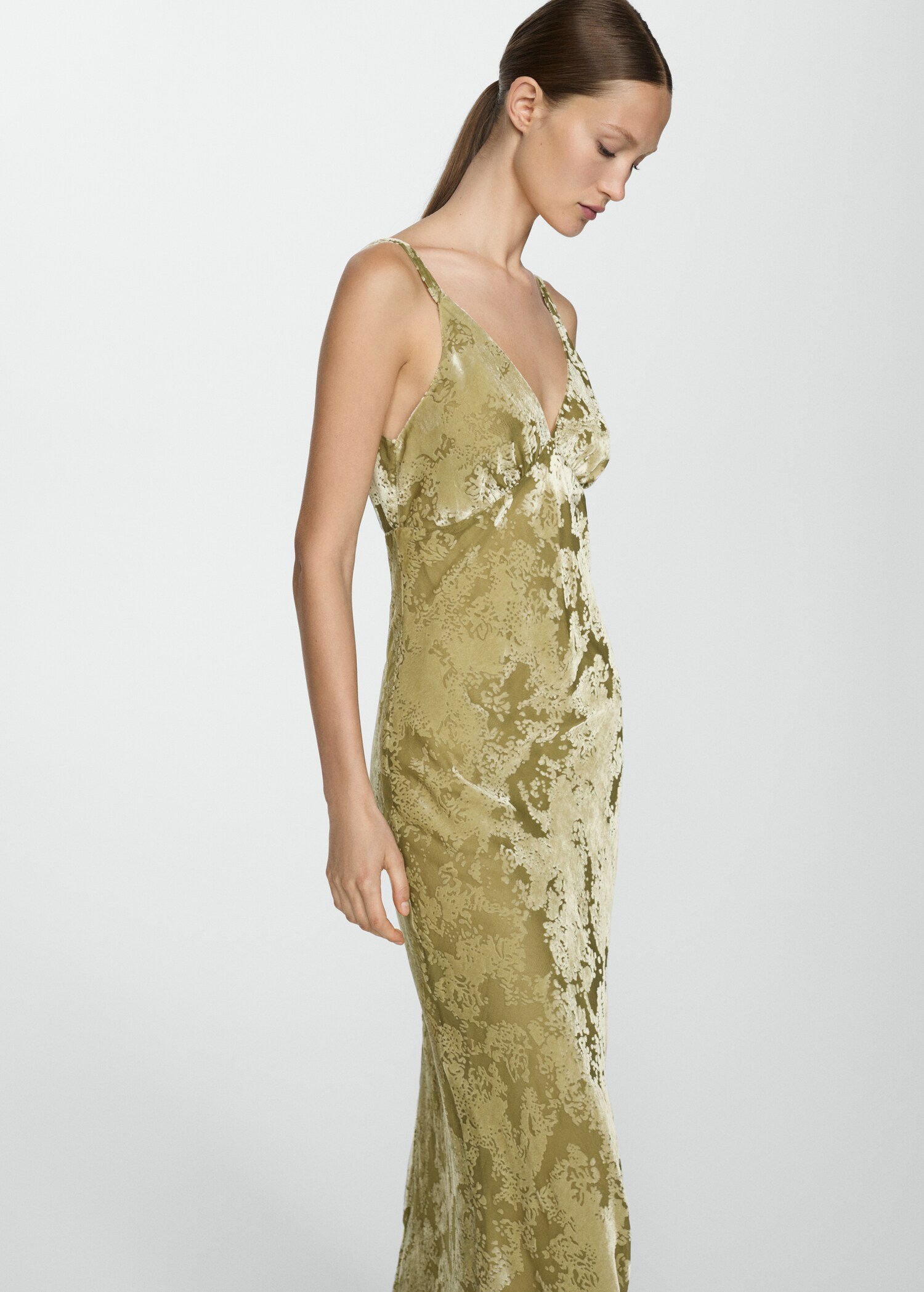 Robe longue détails velours - Plan moyen