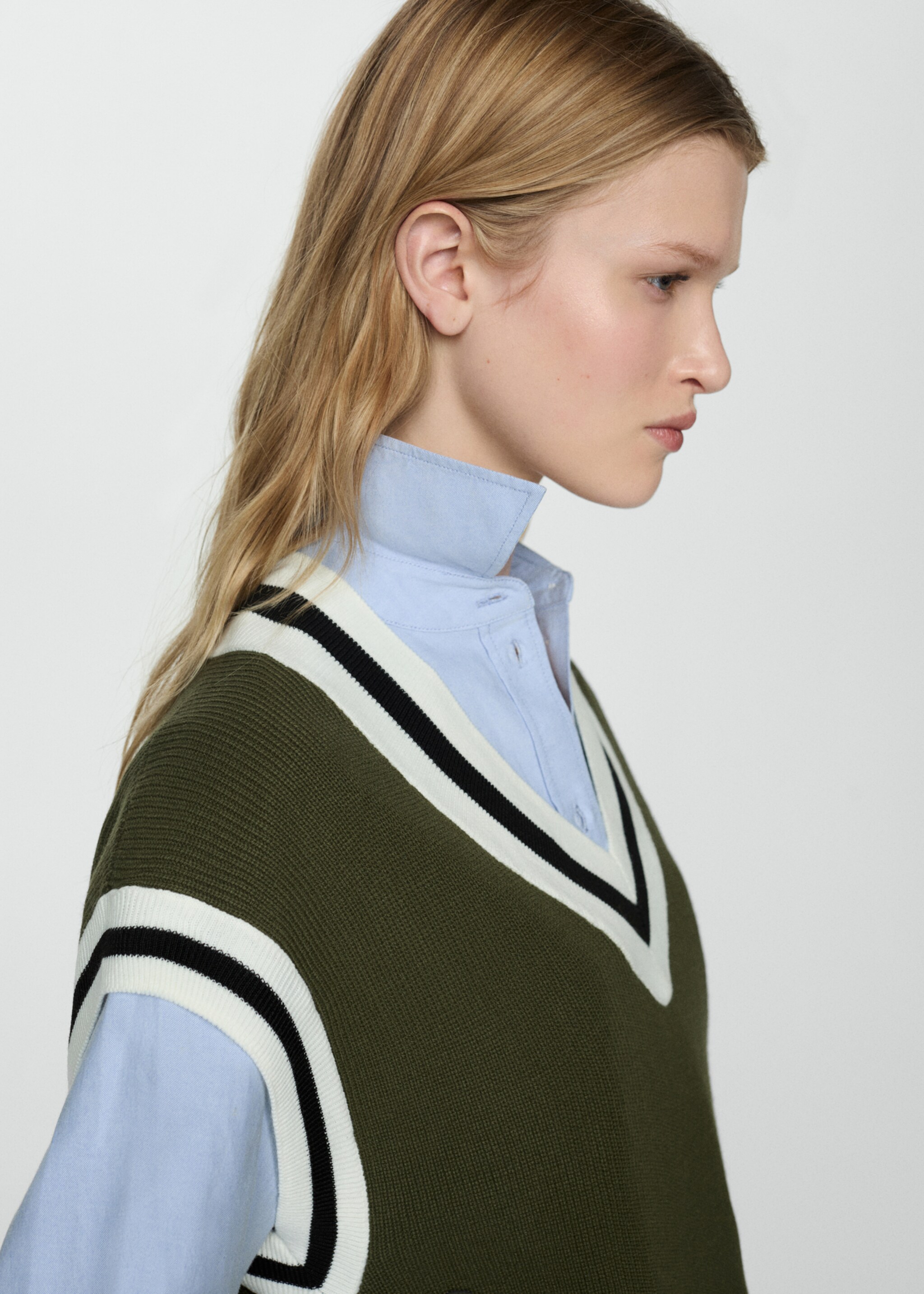 Gilet met contrasterende V-hals - Detail van het artikel 1
