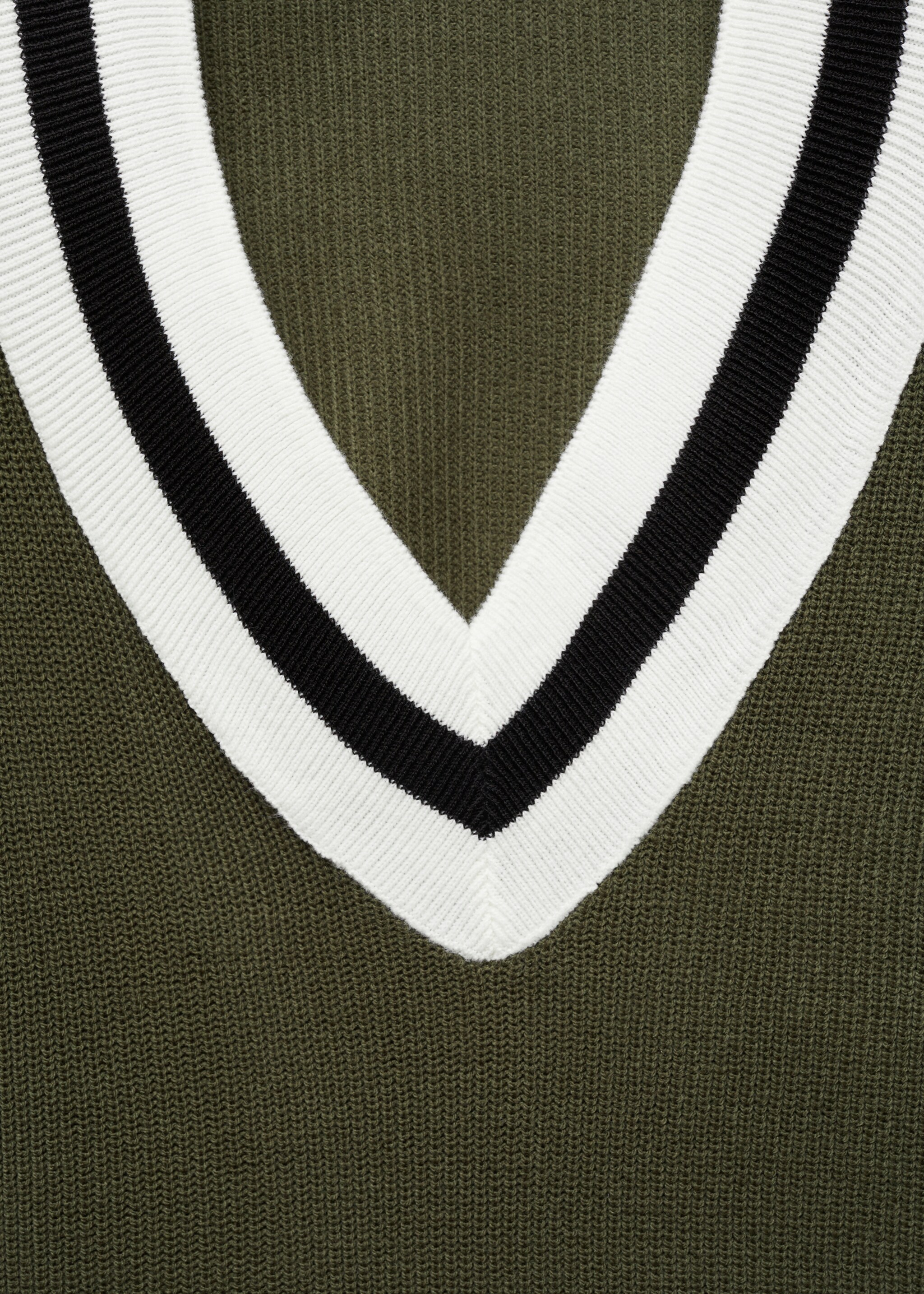 Gilet met contrasterende V-hals - Detail van het artikel 8