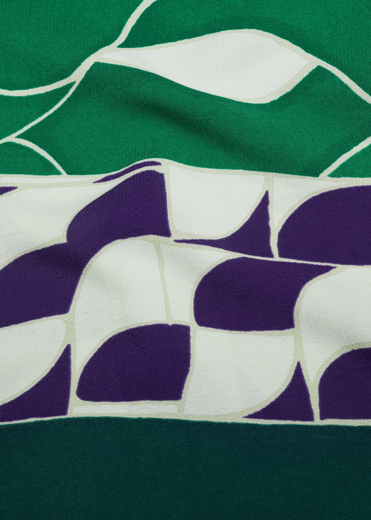 Printed straight trousers - Details of the article 8