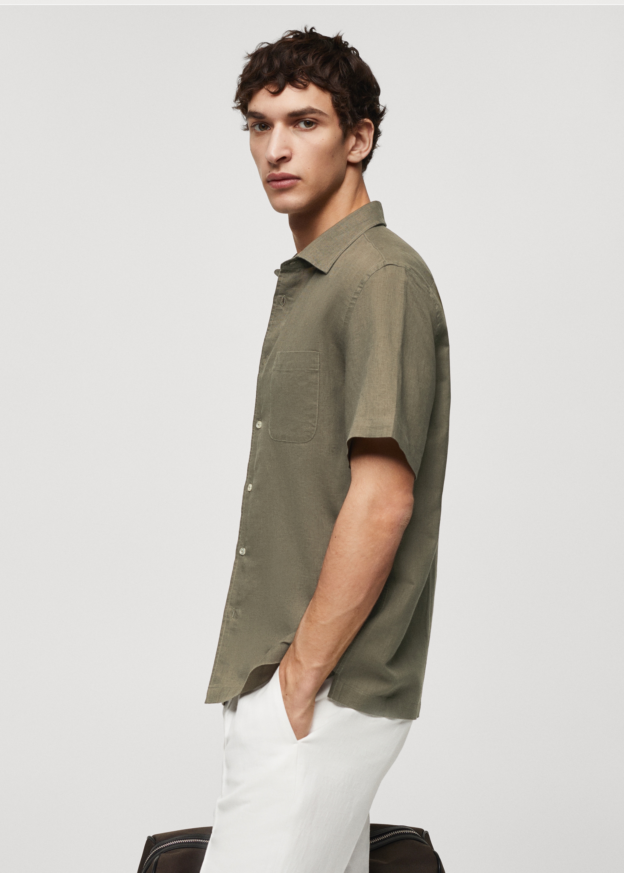 Regular-fit linen shirt with pocket - Details of the article 2