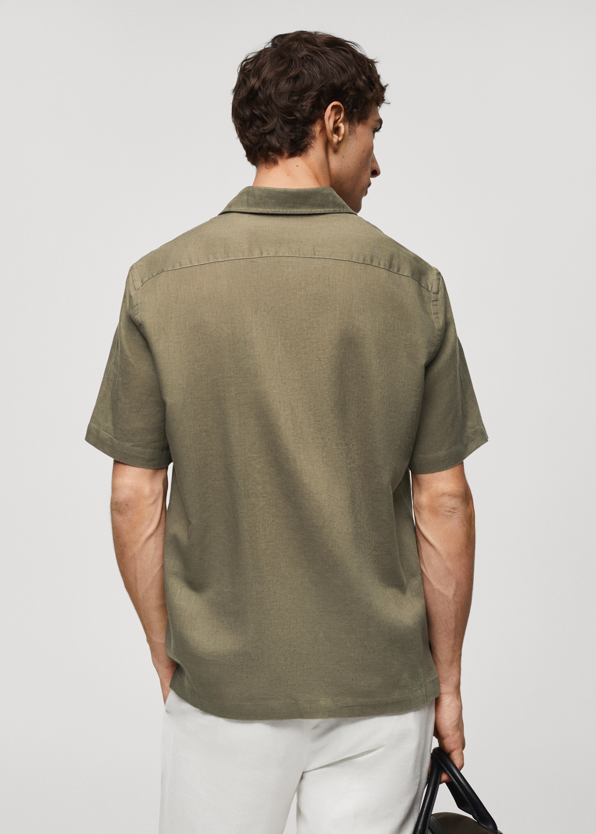 Camisa regular fit lino bolsillo - Reverso del artículo