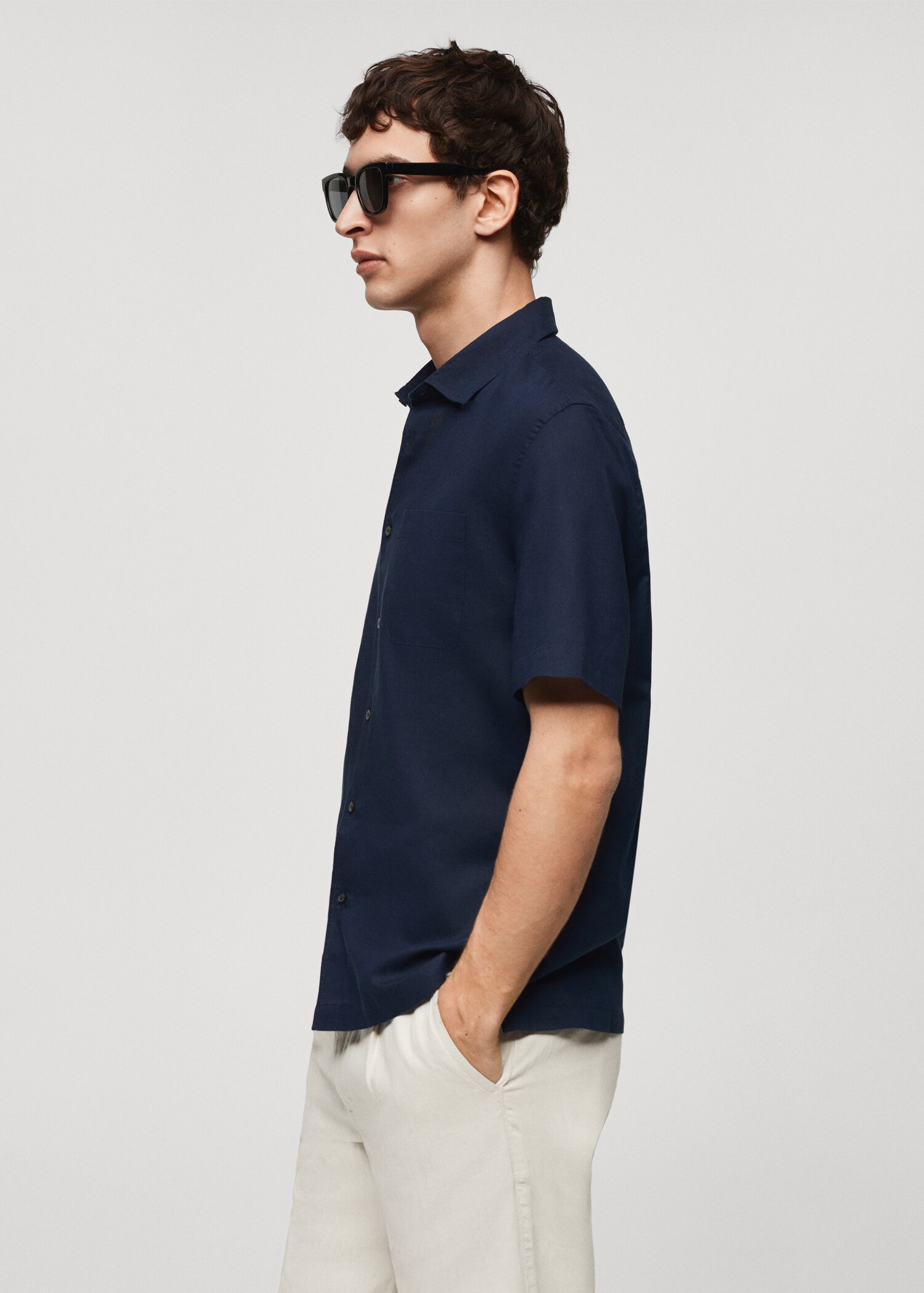 Regular-fit linen shirt with pocket - Details of the article 2