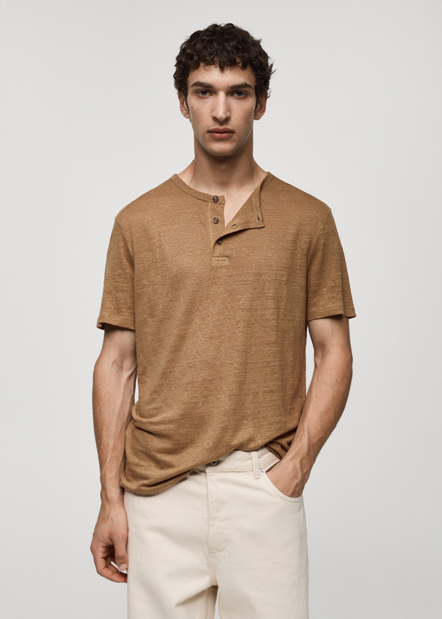 T-shirt slim fit de 100% linho - Plano médio