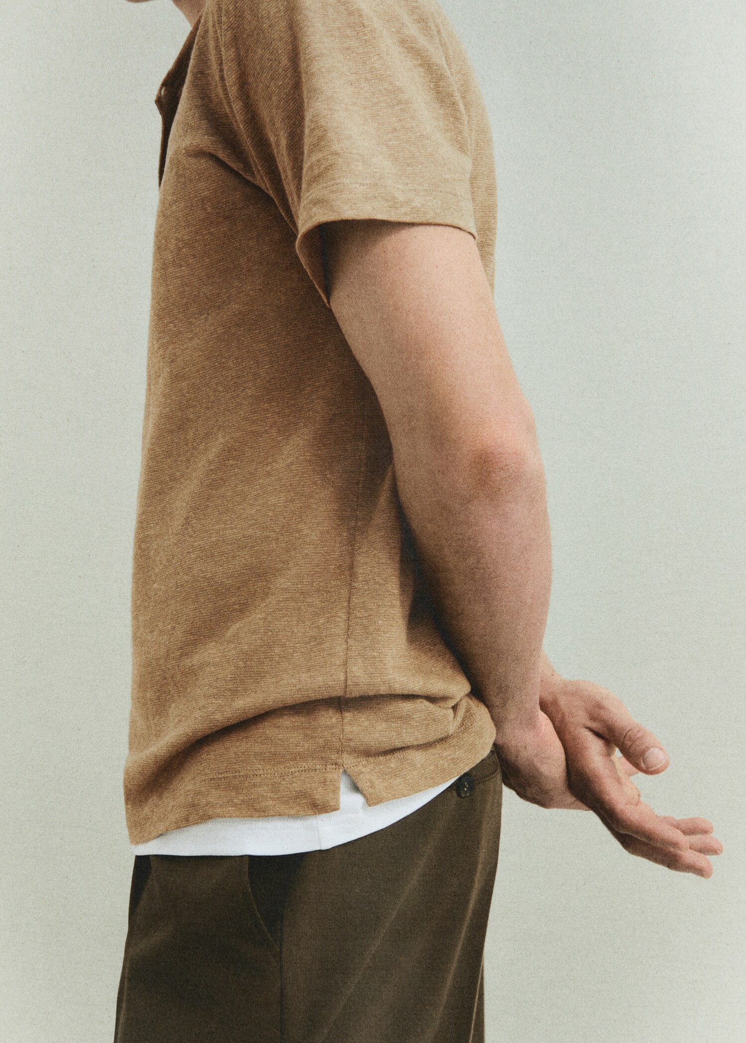 T-shirt slim fit de 100% linho - Pormenor do artigo 3