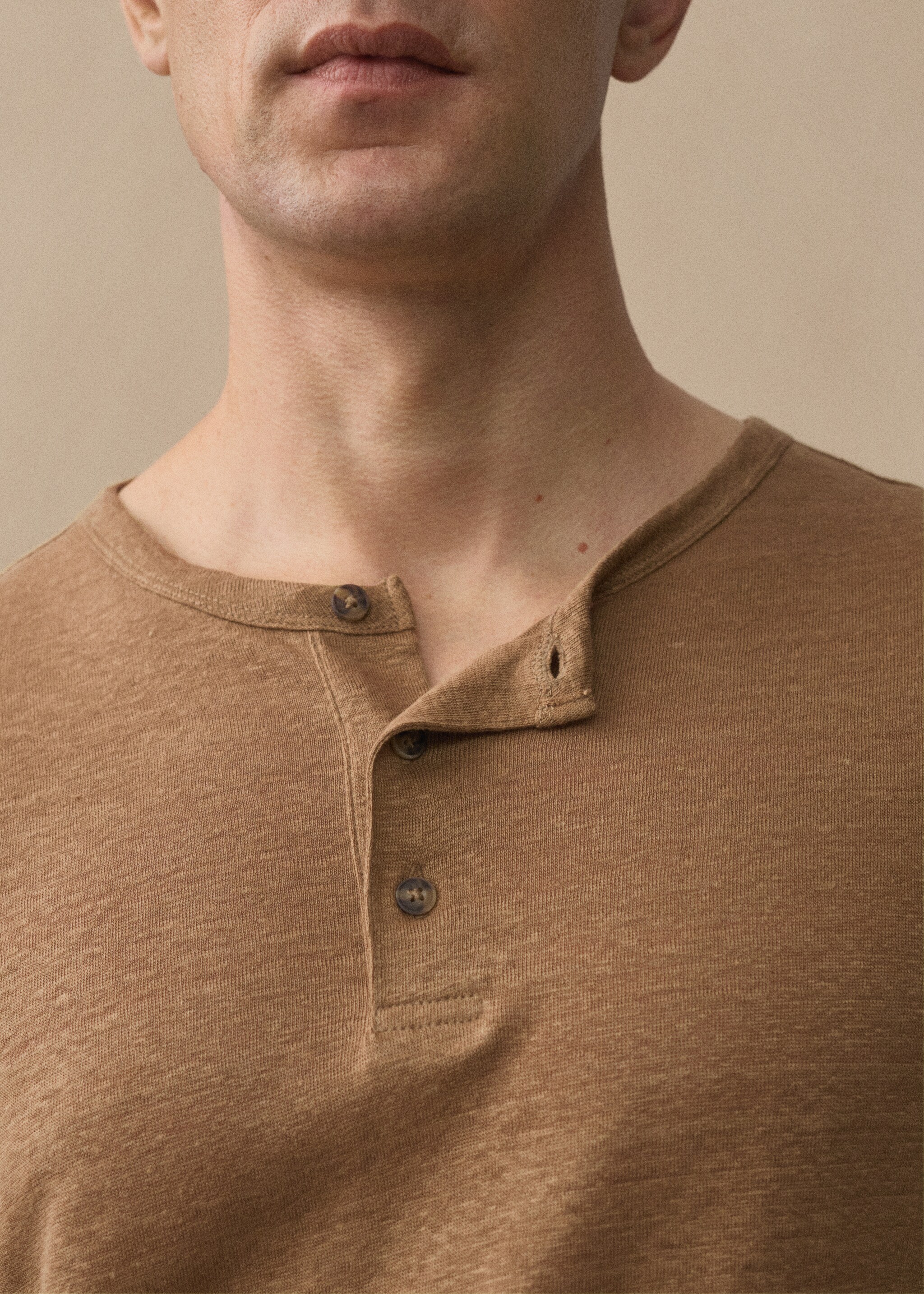 Slim Fit-T-Shirt aus 100 % Leinen - Detail des Artikels 5