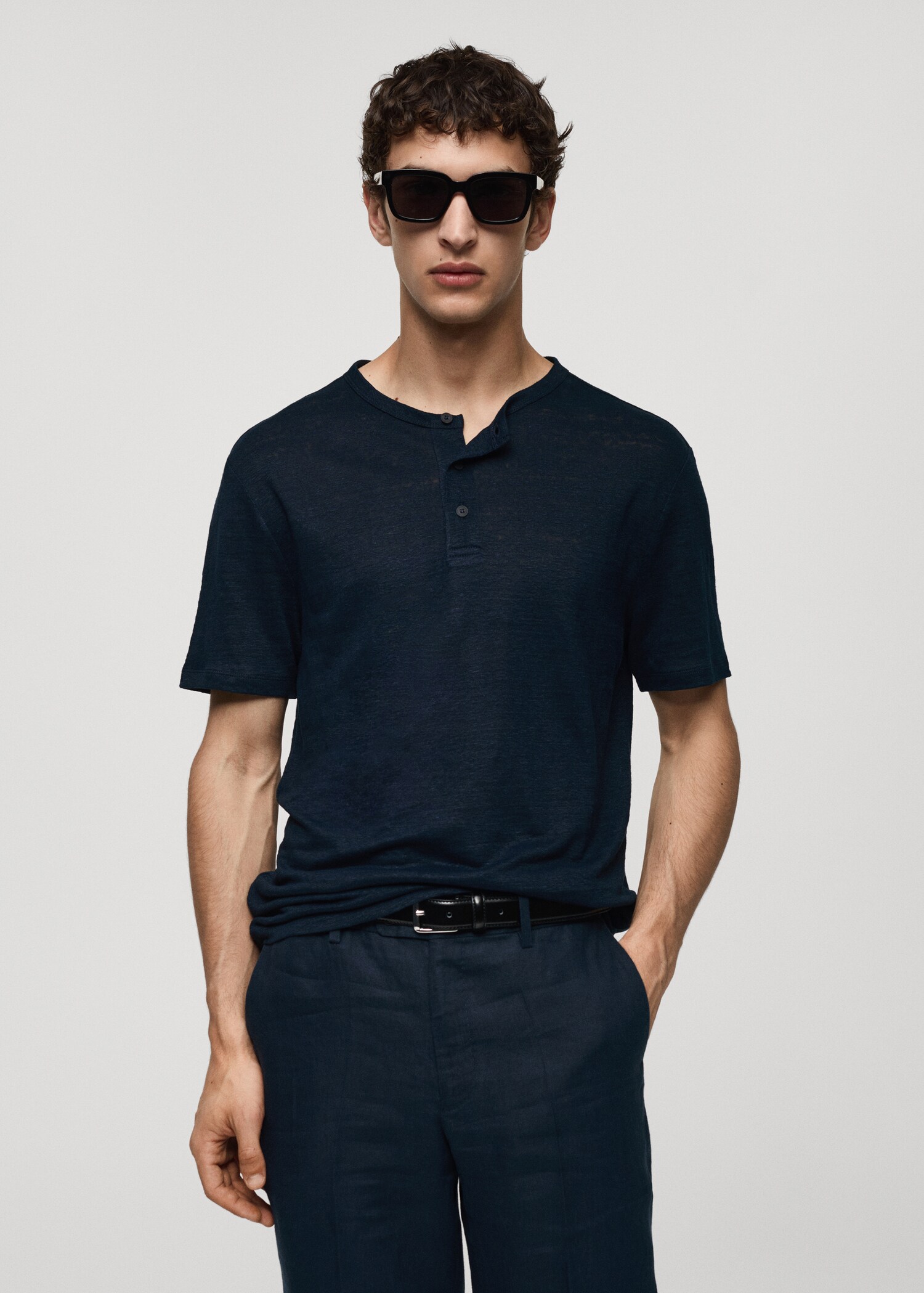 T-shirt slim fit de 100% linho - Plano médio