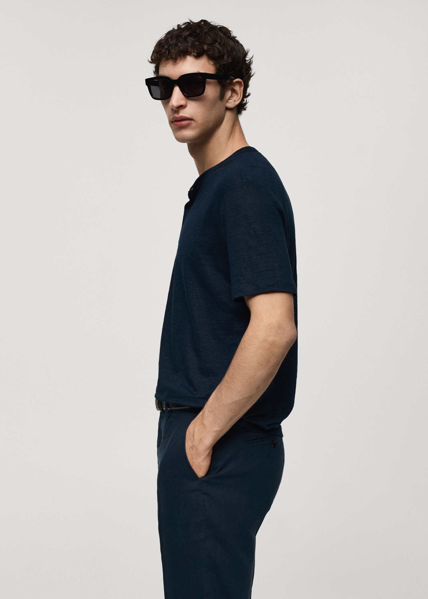 T-shirt slim fit de 100% linho - Pormenor do artigo 2