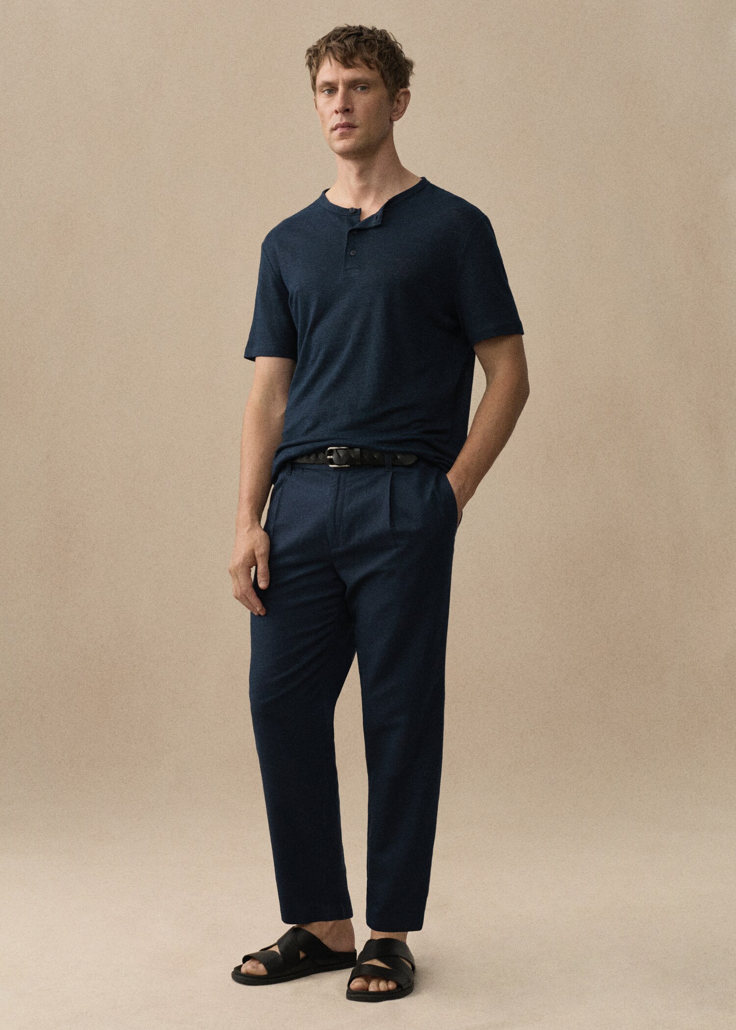 T-shirt slim fit de 100% linho - Pormenor do artigo 5