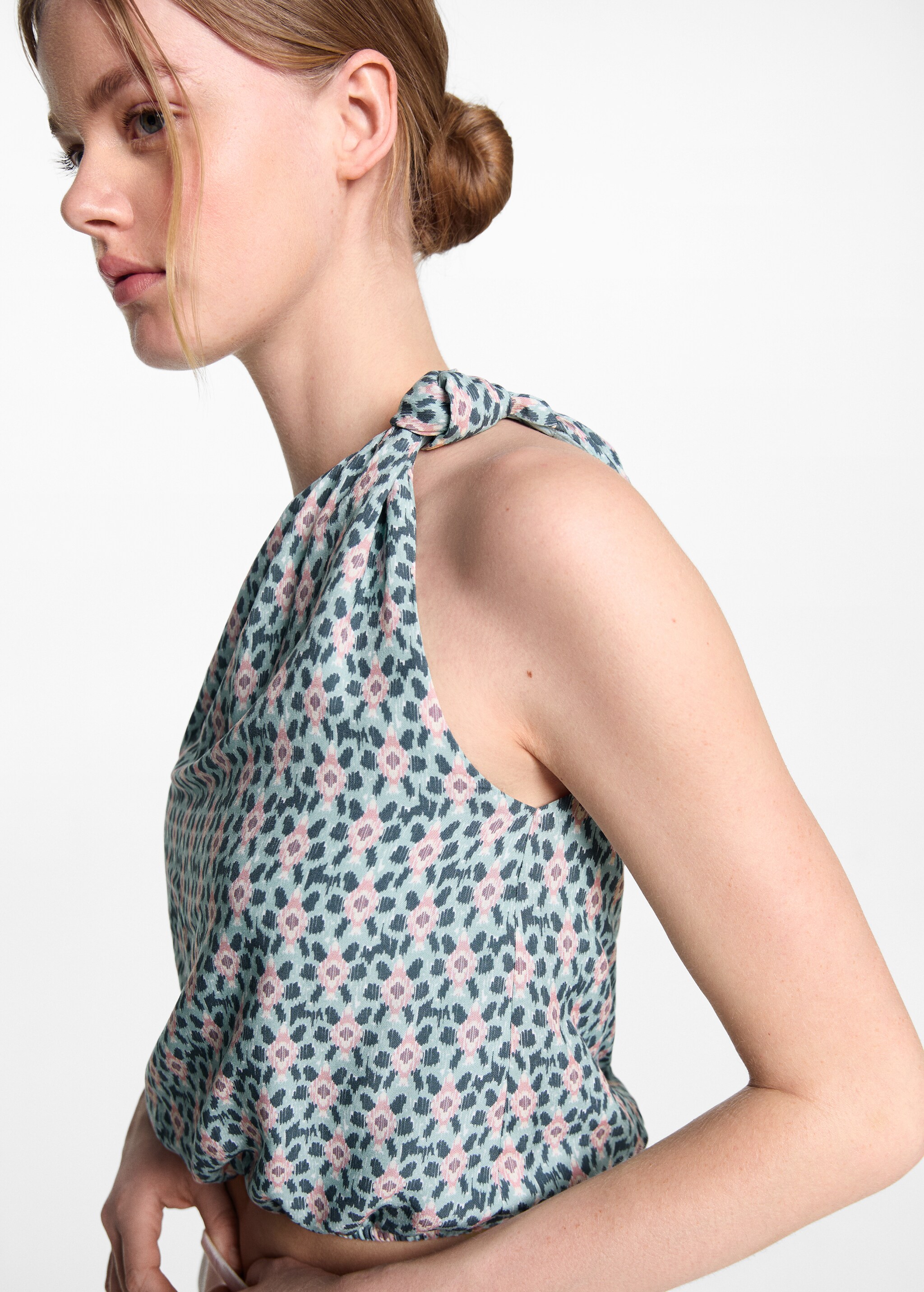 Asymmetric printed top - Details of the article 1