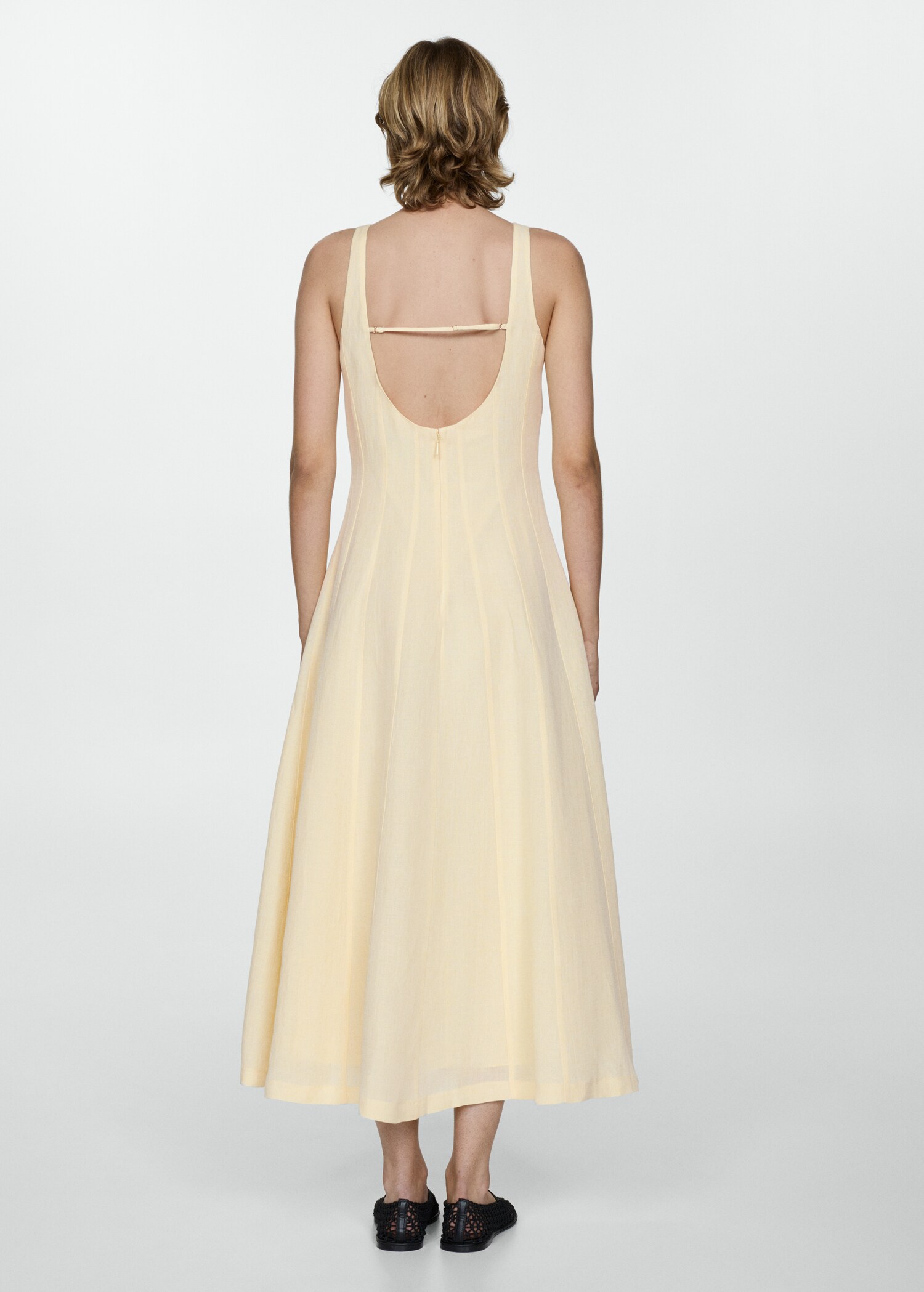 Open-back linen dress - Reverse of the article