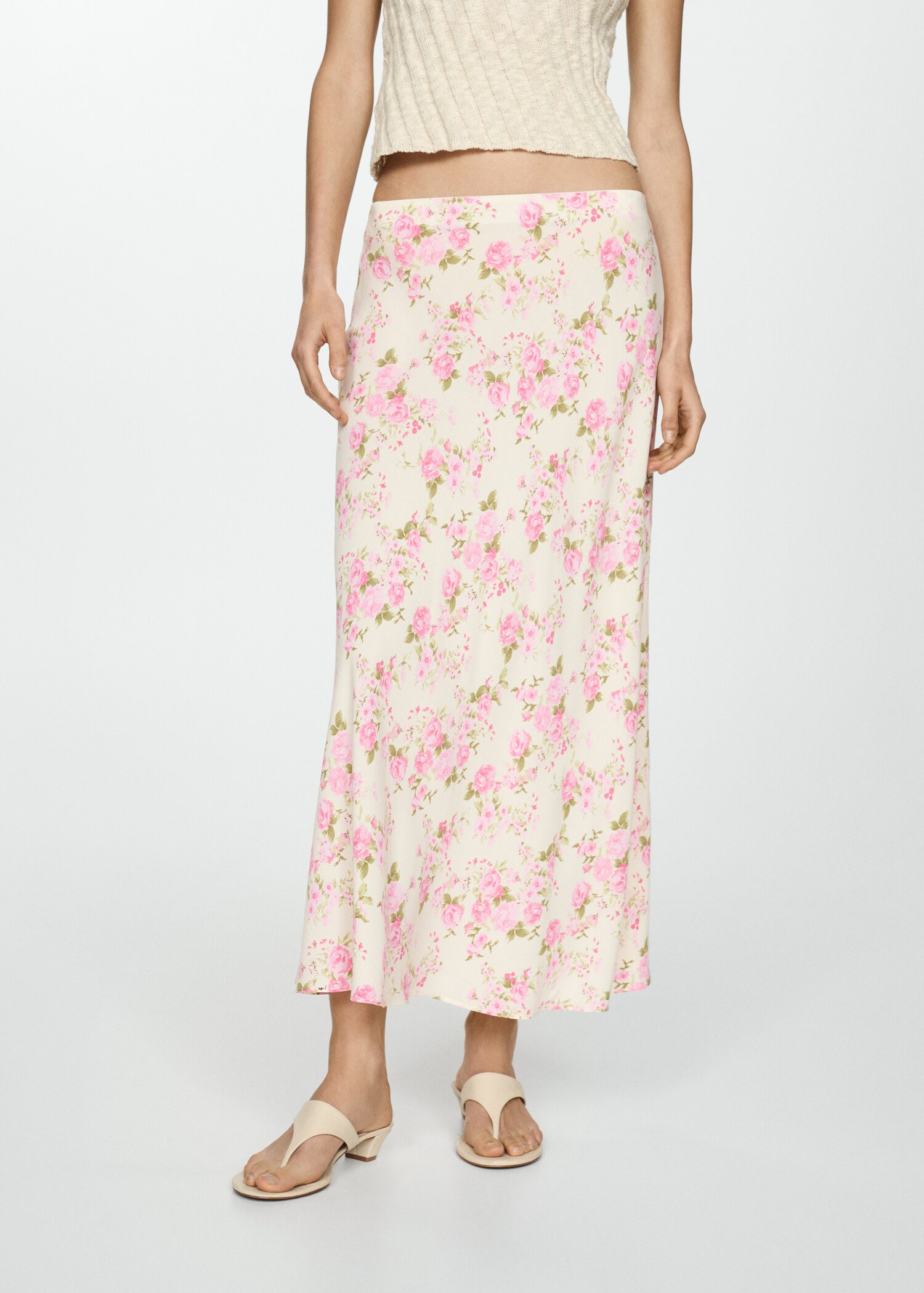 Falda larga floral - Plano medio