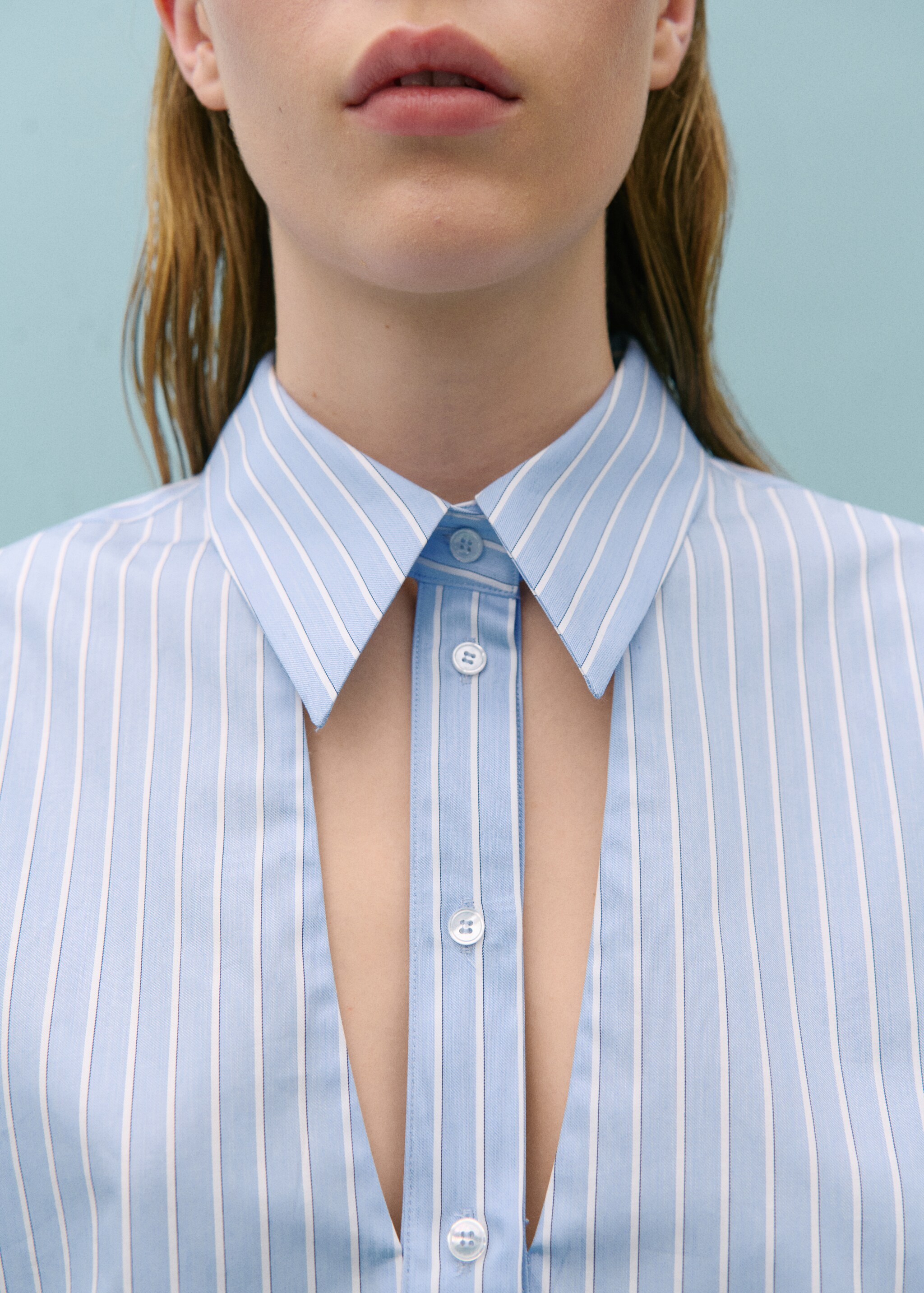 Striped shirt with cut-out - Details of the article 6