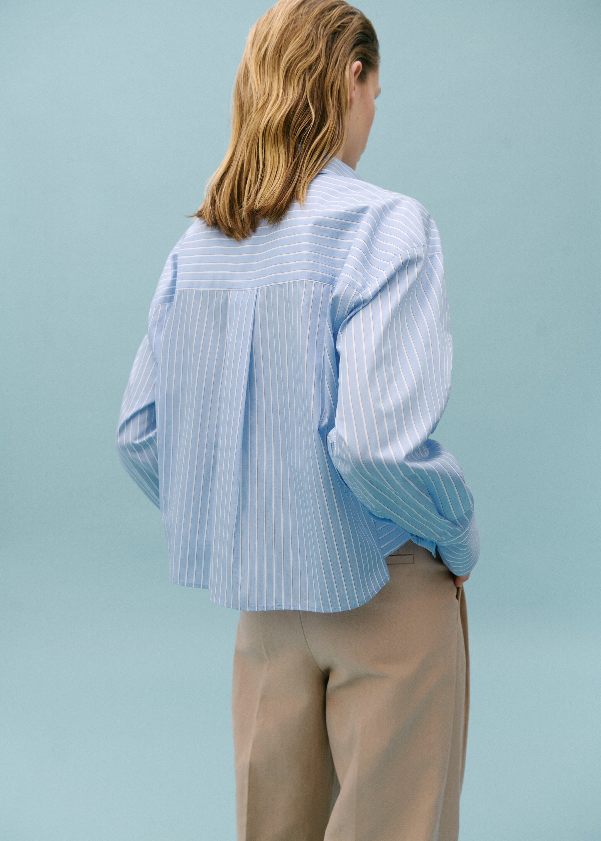 Striped shirt with cut-out - Reverse of the article
